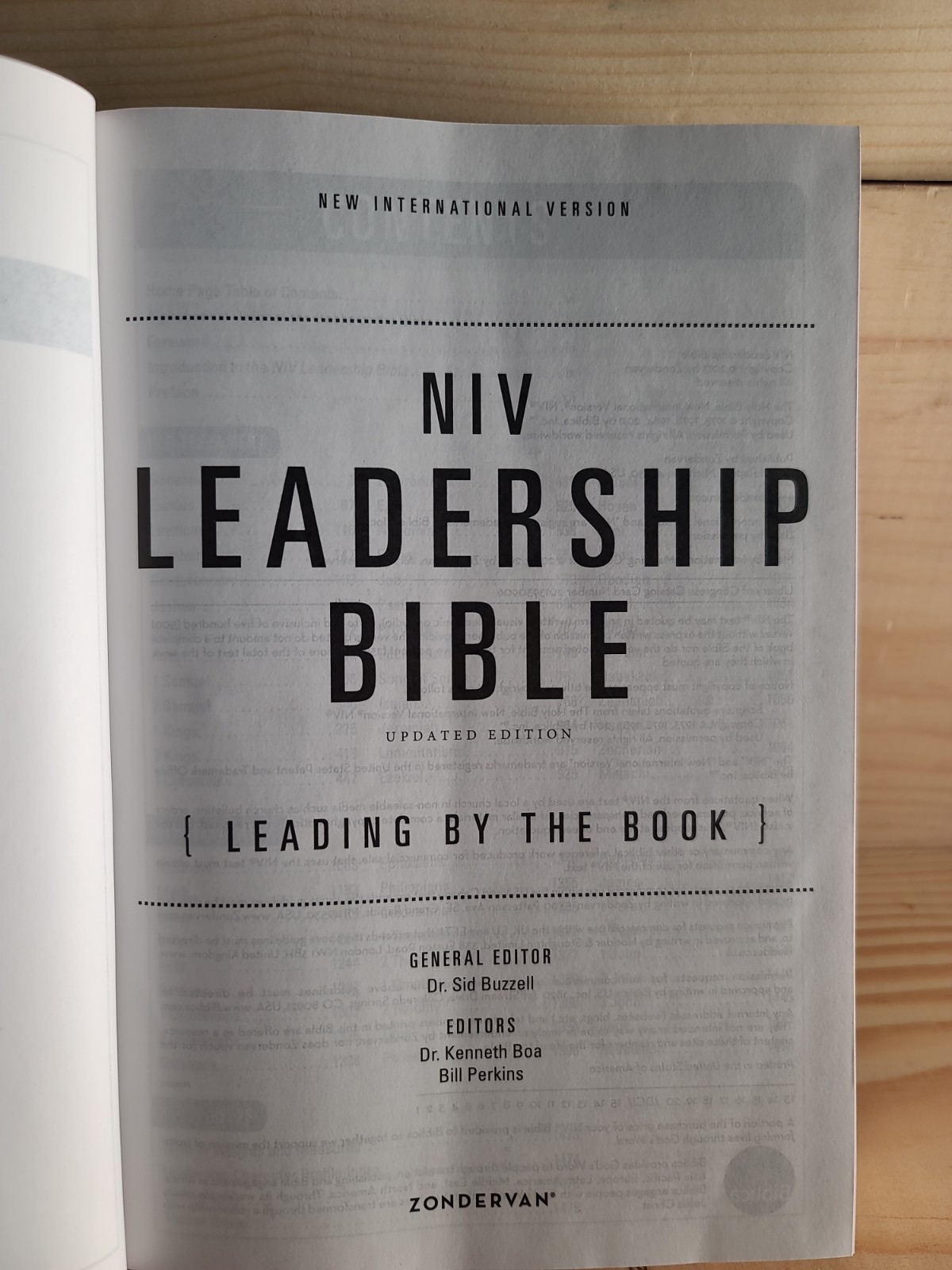 NIV Leadership Bible Updated Edition Leading By The Book Hardcover Zondervan