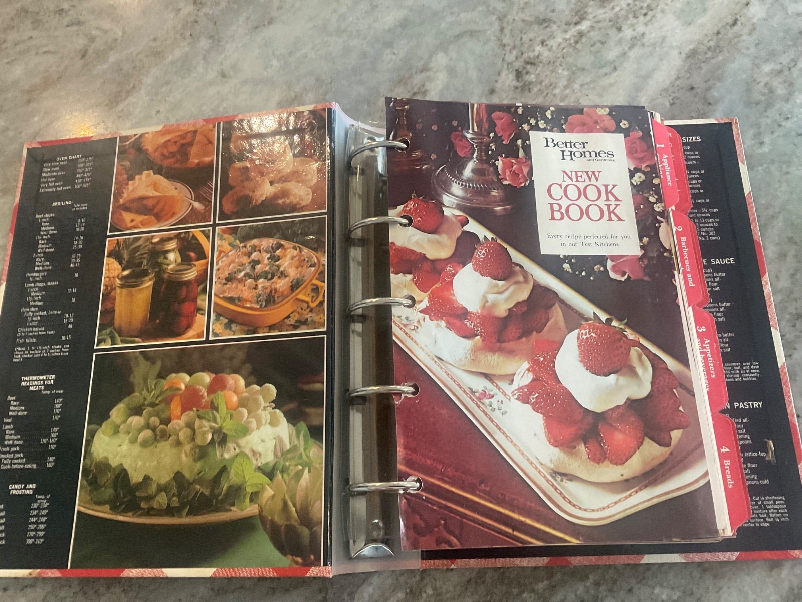 Better Homes & Gardens NEW COOK BOOK, 1976 Edition, 5 Ring Book