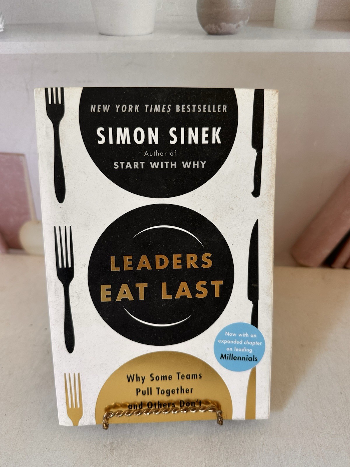Leaders Eat Last: Why Some Teams Pull Together and Others Don’t by Sinek, Simon