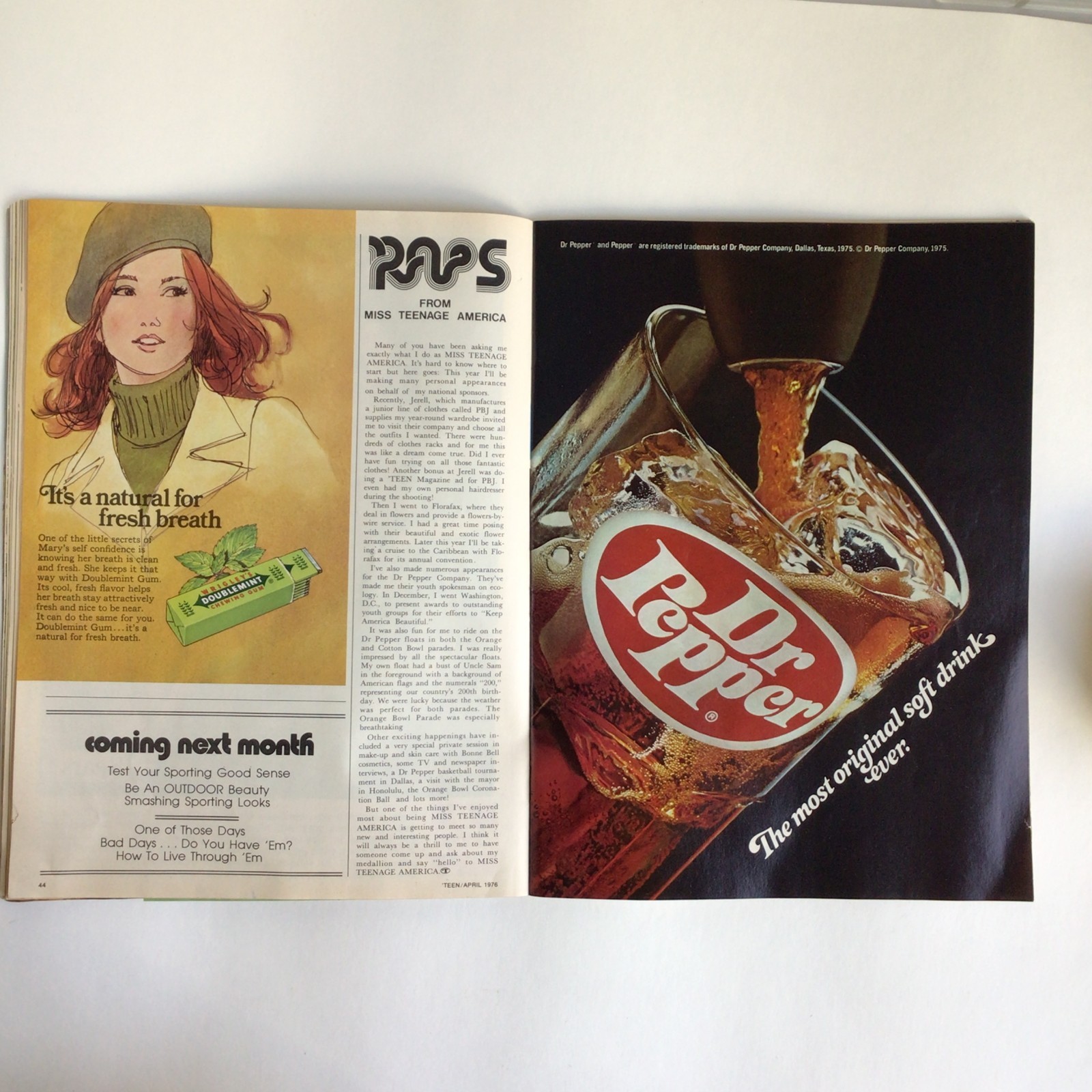 Vintage TEEN Magazine – APRIL 1976 Young & Lovin 106 Pages Fashion, Ads, Advice