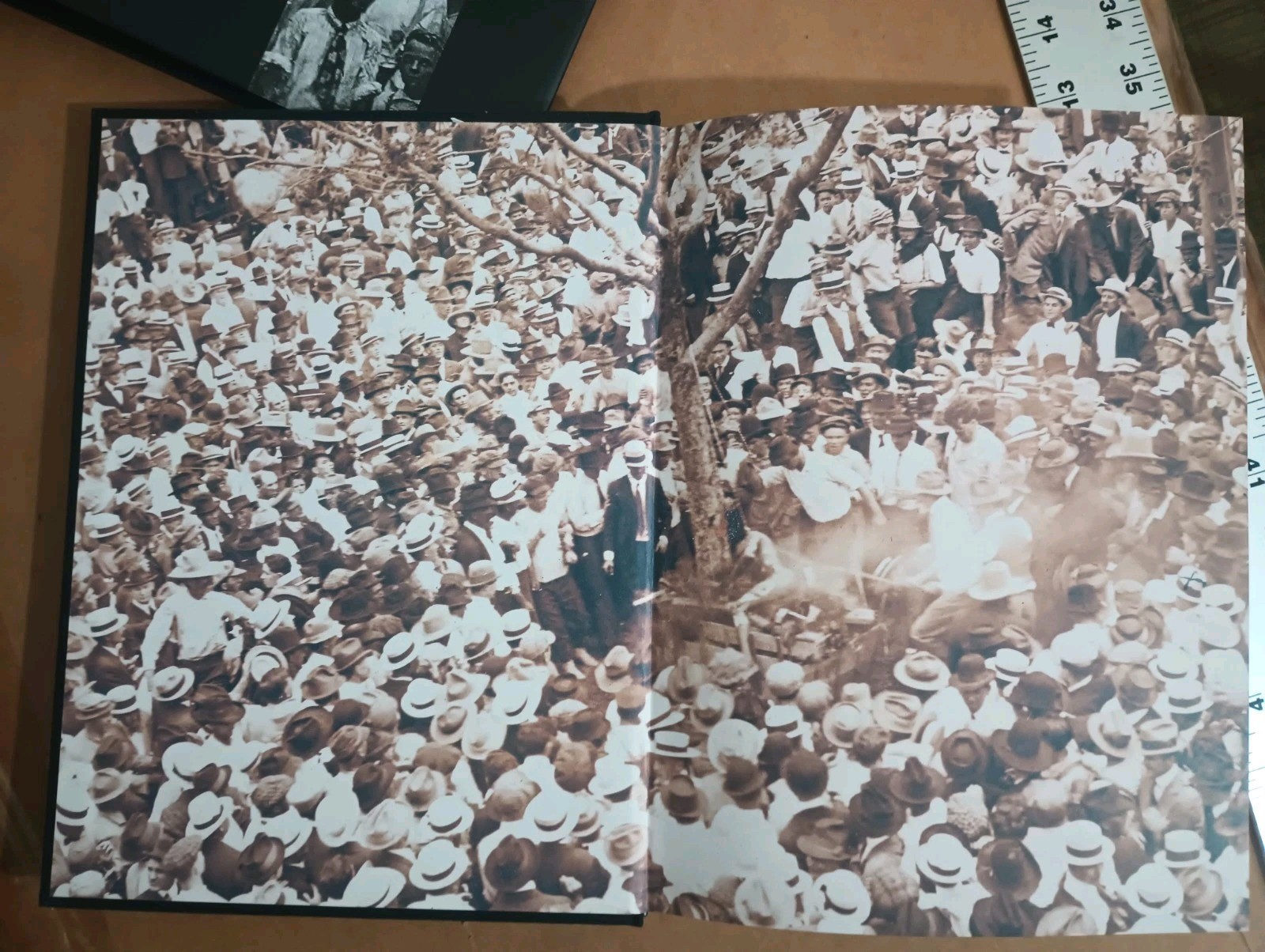 Without Sanctuary: Lynching Photography in America – Hardcover – VERY GOOD(2007)