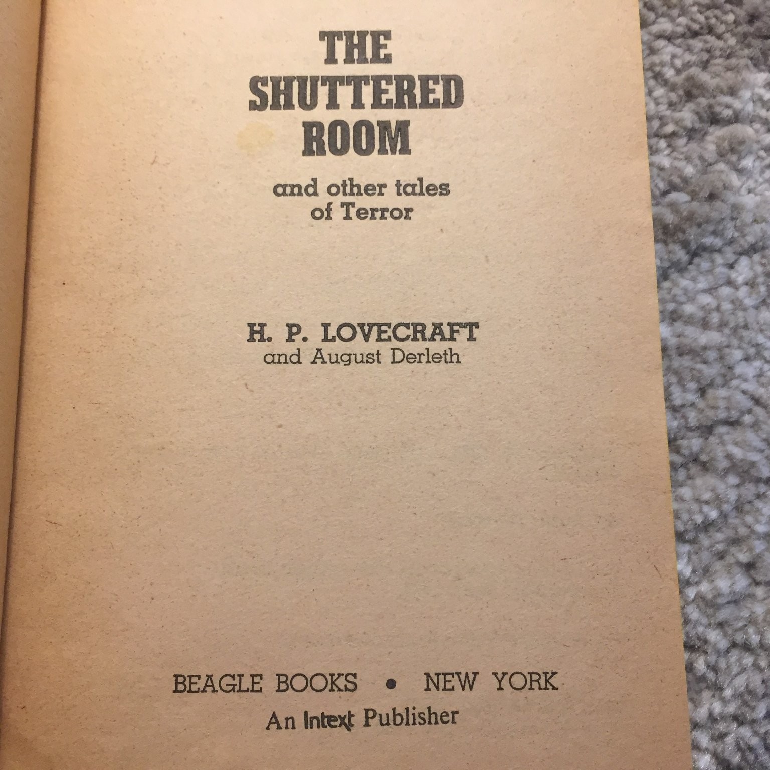 The Shuttered Room H.P. Lovecraft 1971 Weird Fiction Cosmic Horror Beagle Books
