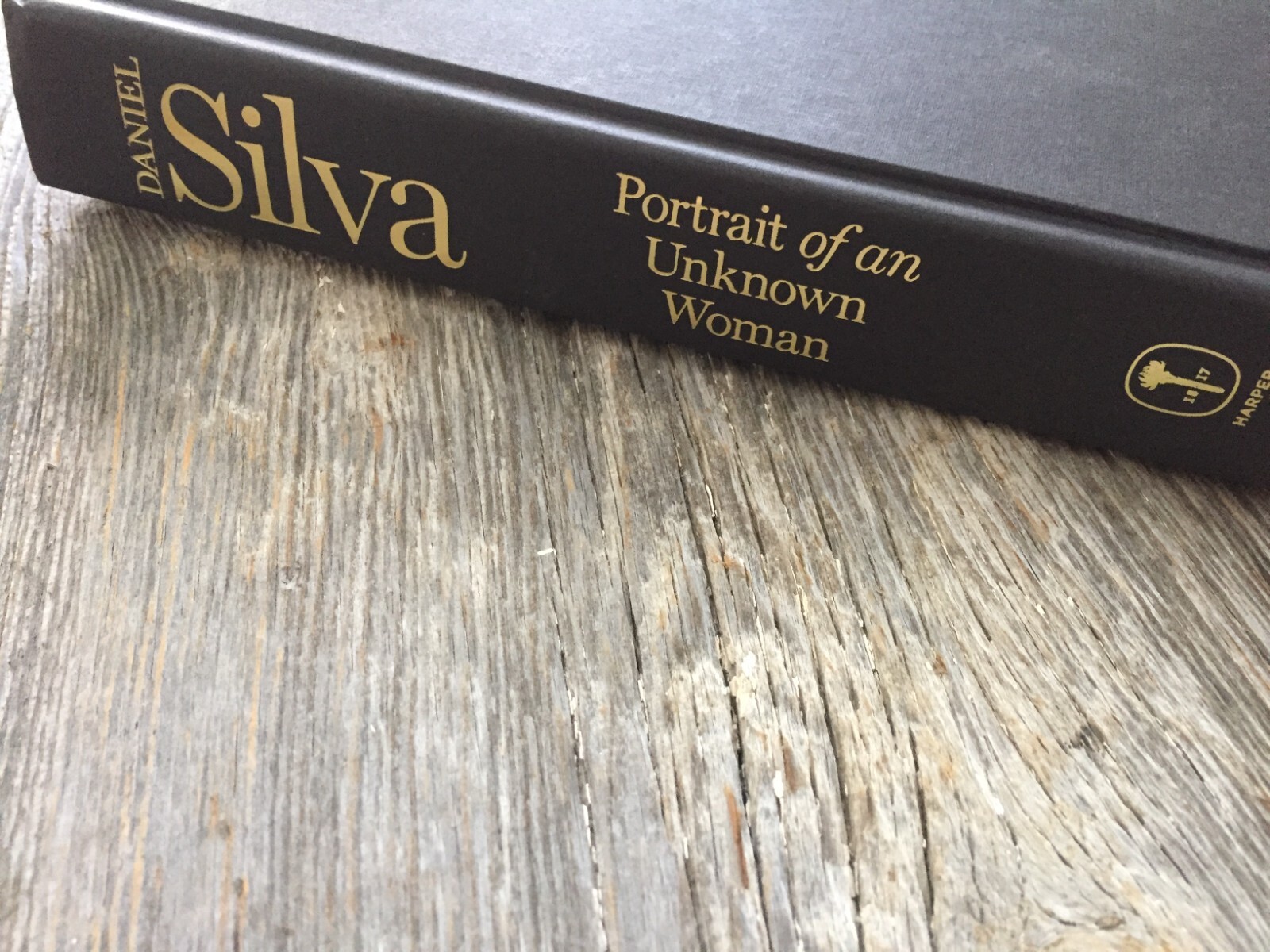SIGNED – PORTRAIT OF AN UNKNOWN WOMAN by Daniel Silva (2022, Hardcover) 1st ed.