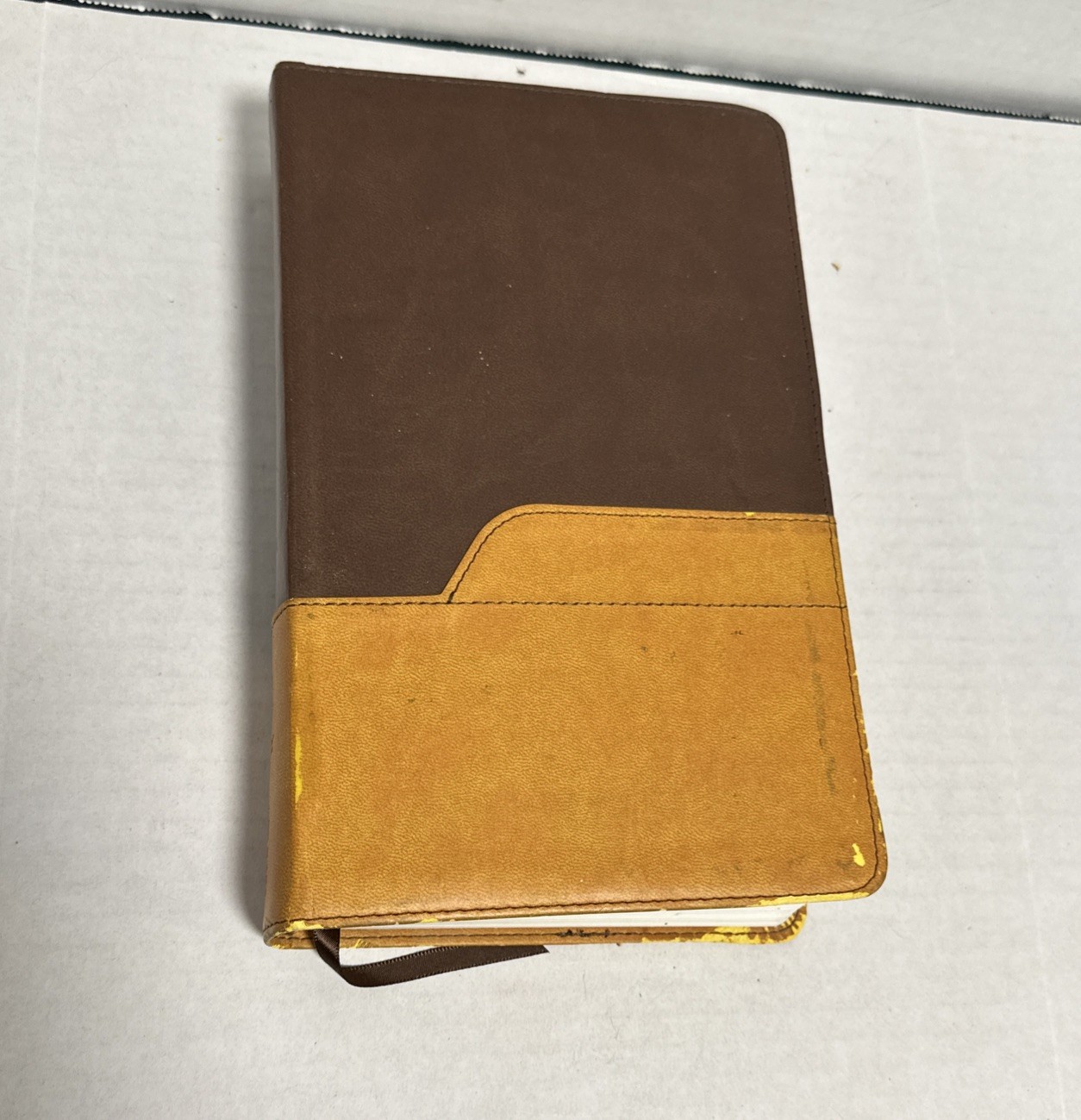 2011 NIV New International Version Pew Bible Large Print Zondervan Yellow Brown