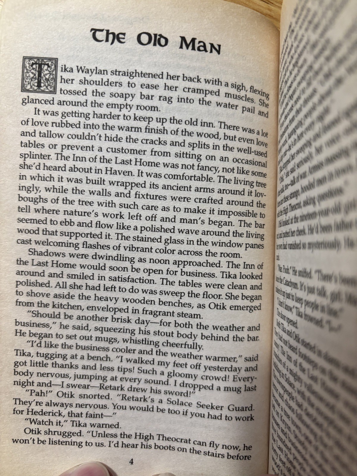 Dragons of Autumn Twilight : Dragonlance Chronicles 1st Edition 1984 Paperback
