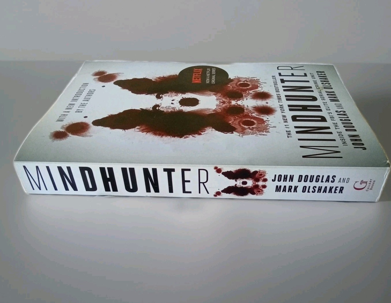 Mindhunter: Inside the FBI’s Elite Serial Crime Unit – Paperback – Very Good