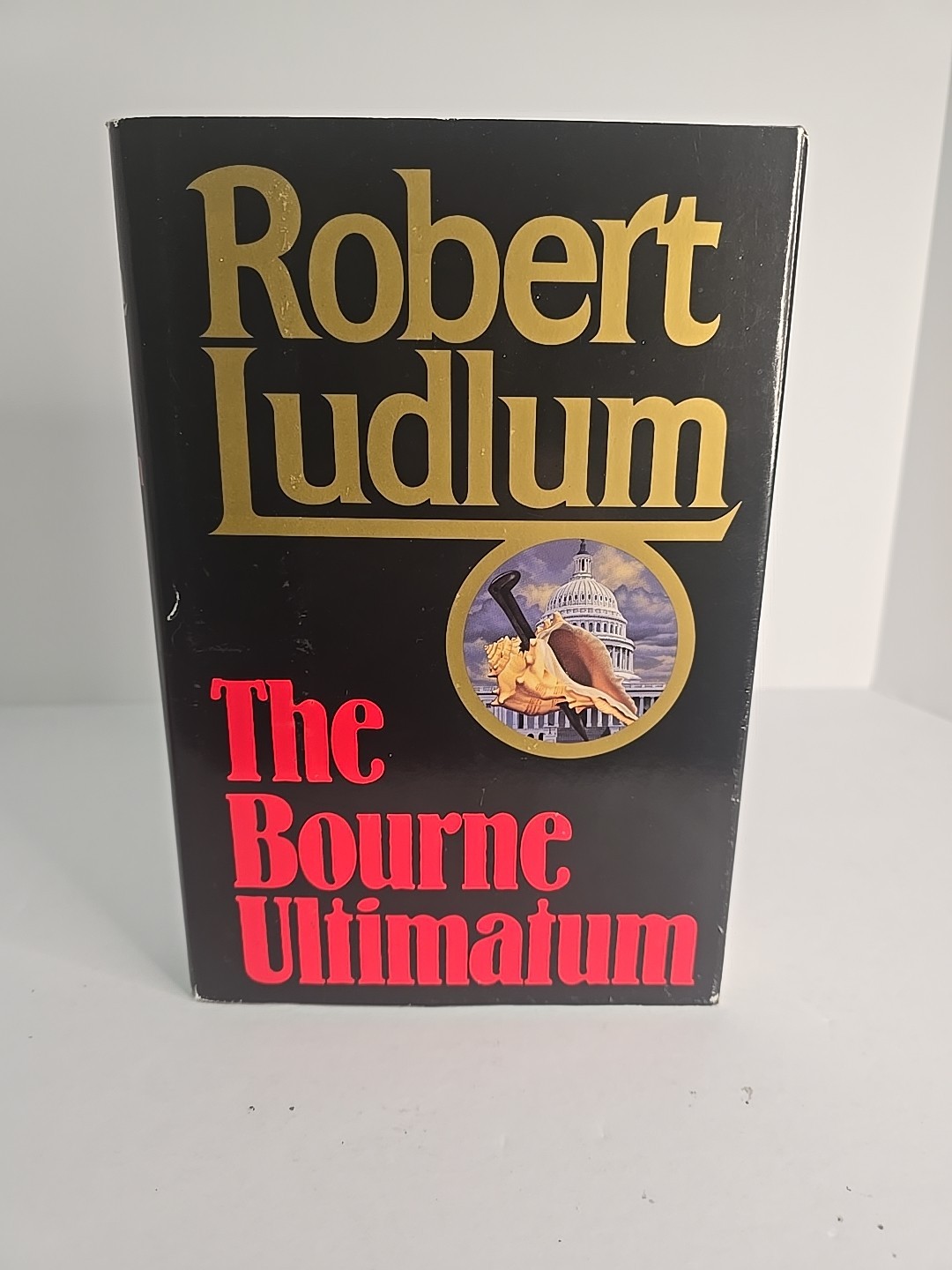 Robert Ludlum The Bourne Ultimatum 1990 HC DJ Book Club Edition VG to LN Copy