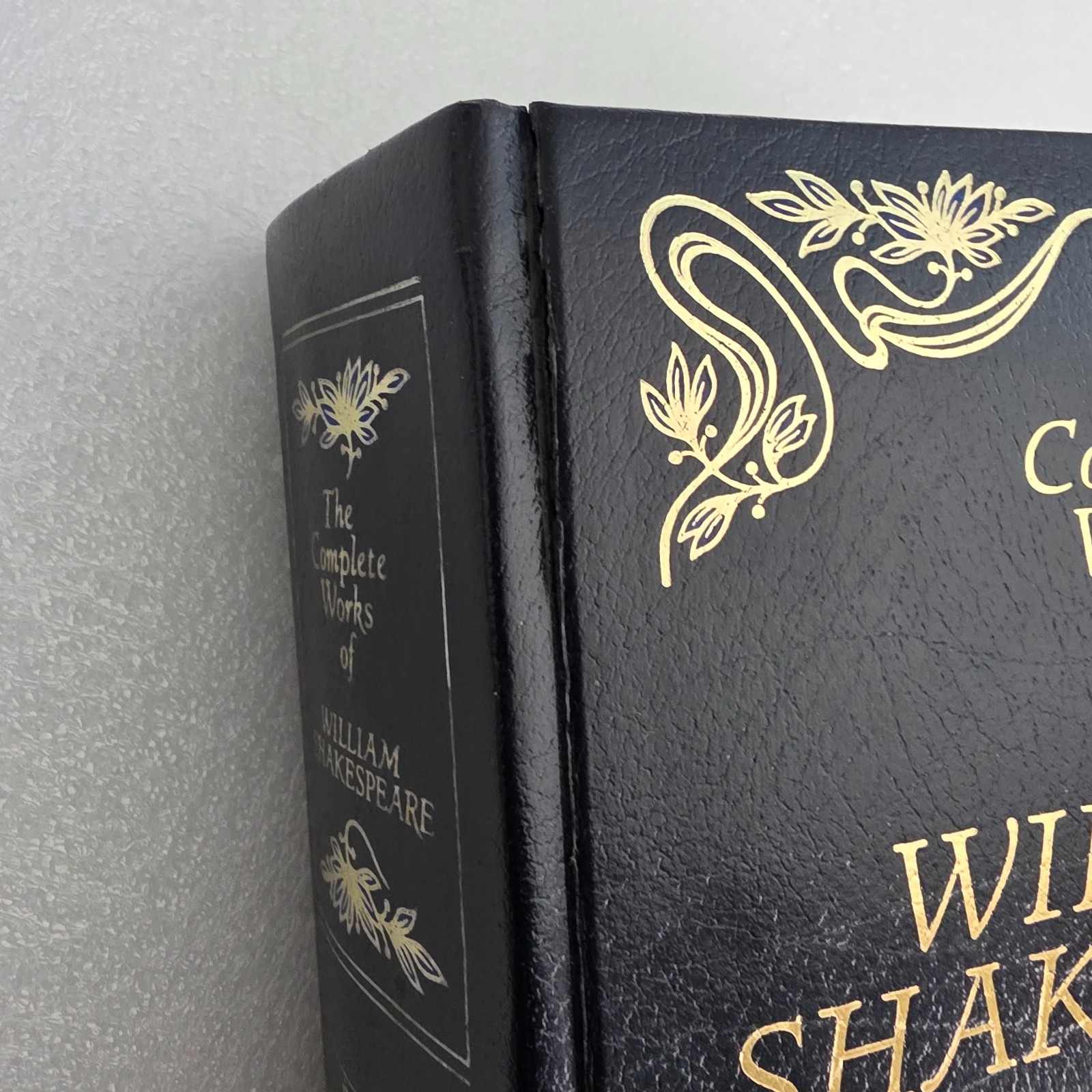 The Complete Works of William Shakespeare 1984 Hardcover Octopus Books Cambridge