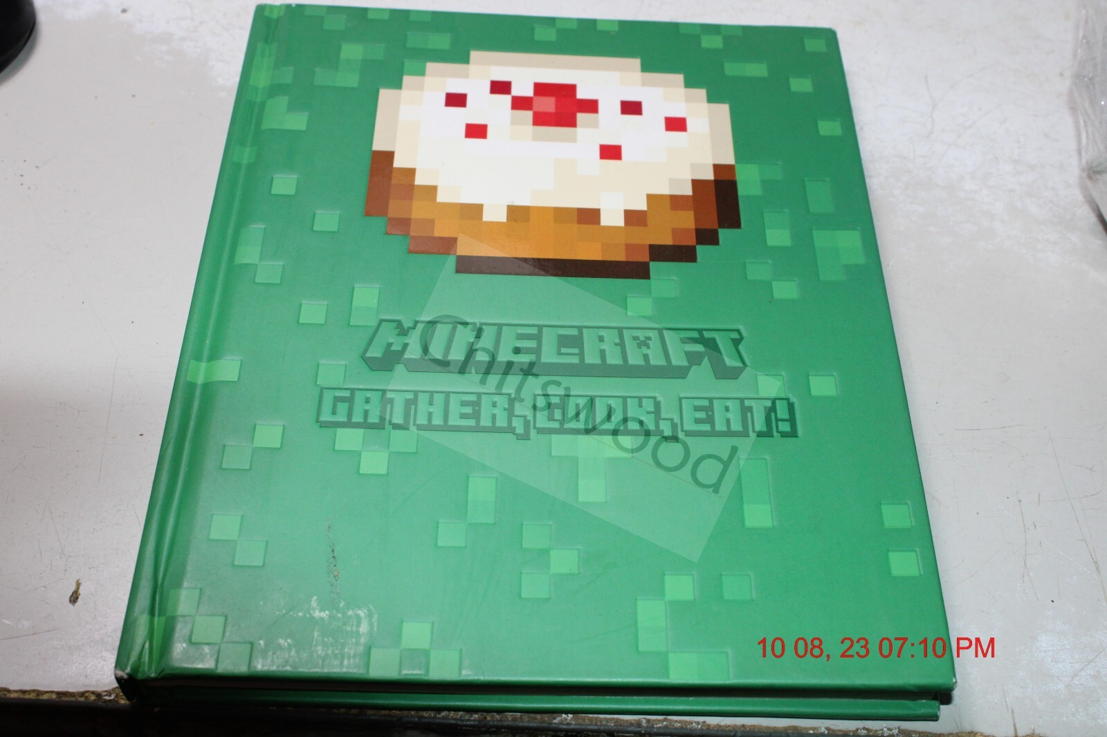 Minecraft: Gather, Cook, Eat! Official Cookbook by Tara Theoharis (2023,…