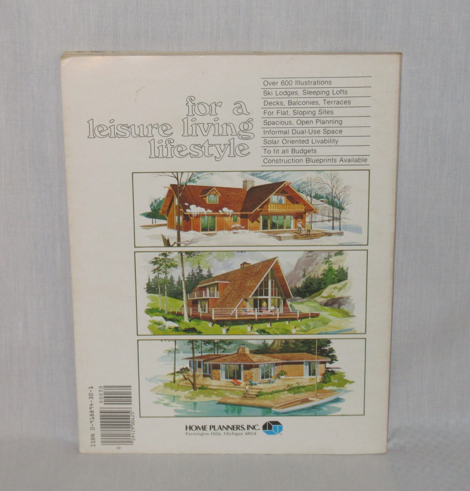 Book. 223 Vacation Homes for Summer and Winter. 1982