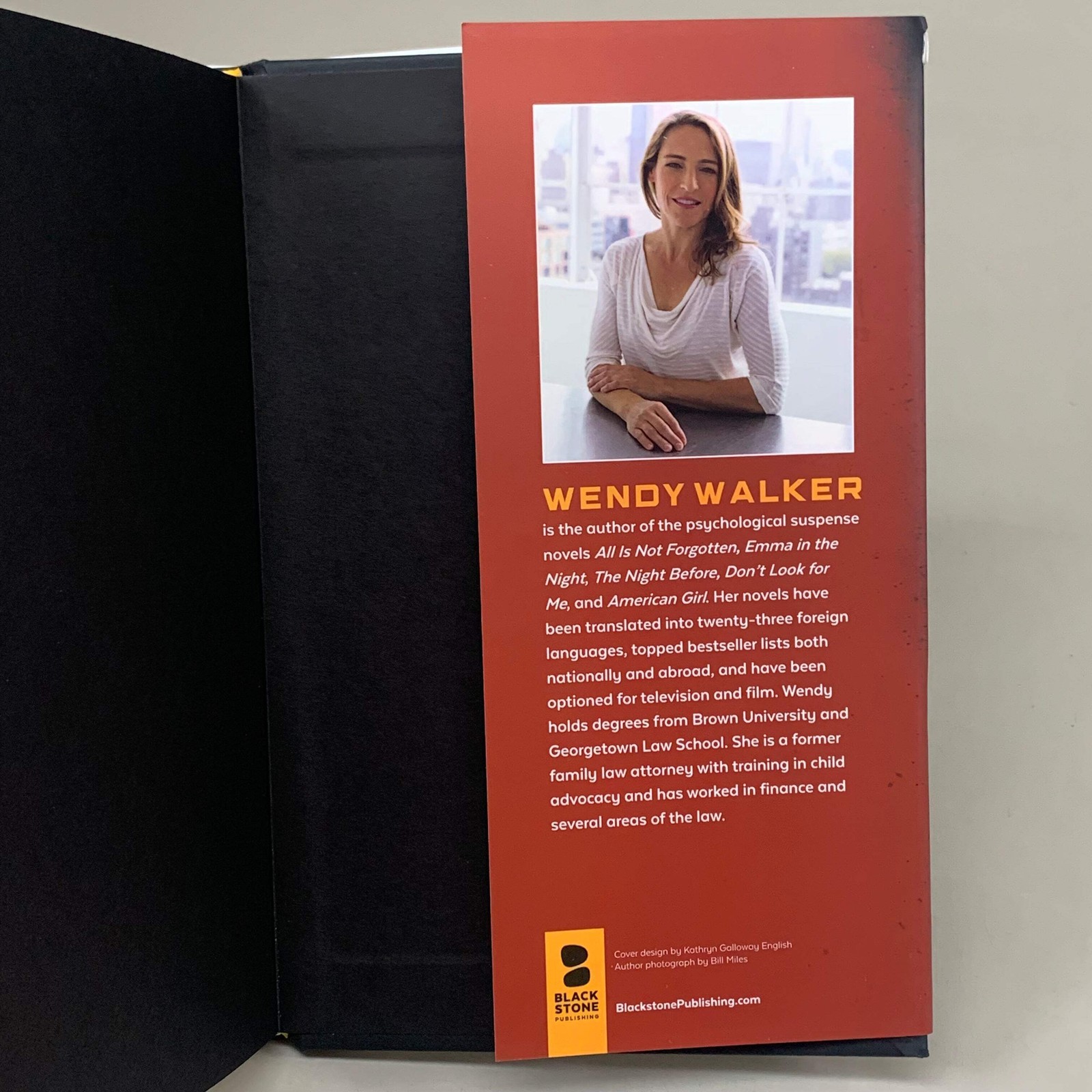 BLACKSTONE Wendy Walker What Remains (Used Good-Slight Tear on cover) 254 Pages