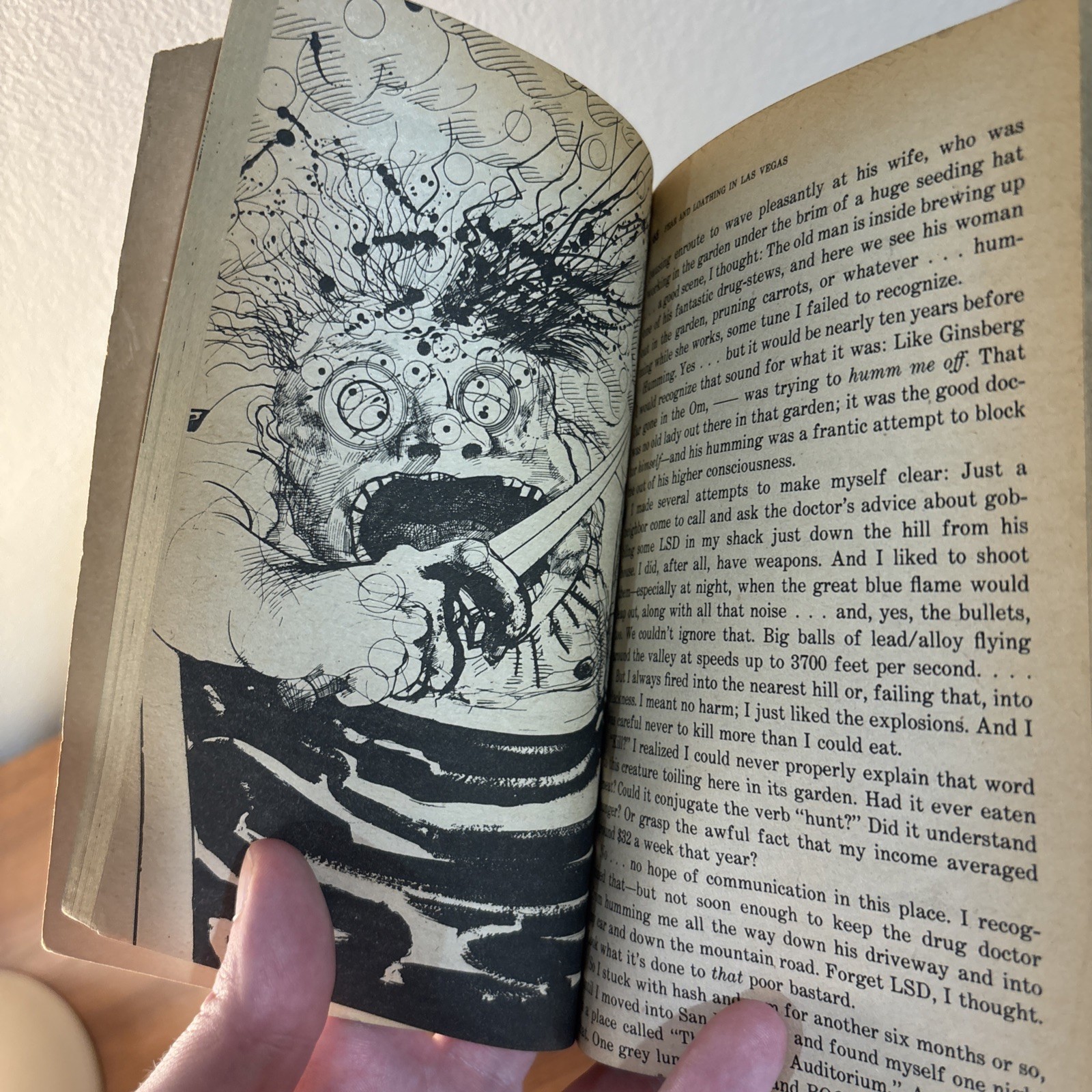 Fear and Loathing in Las Vegas Hunter S Thompson 1971 Popular Library Paperback