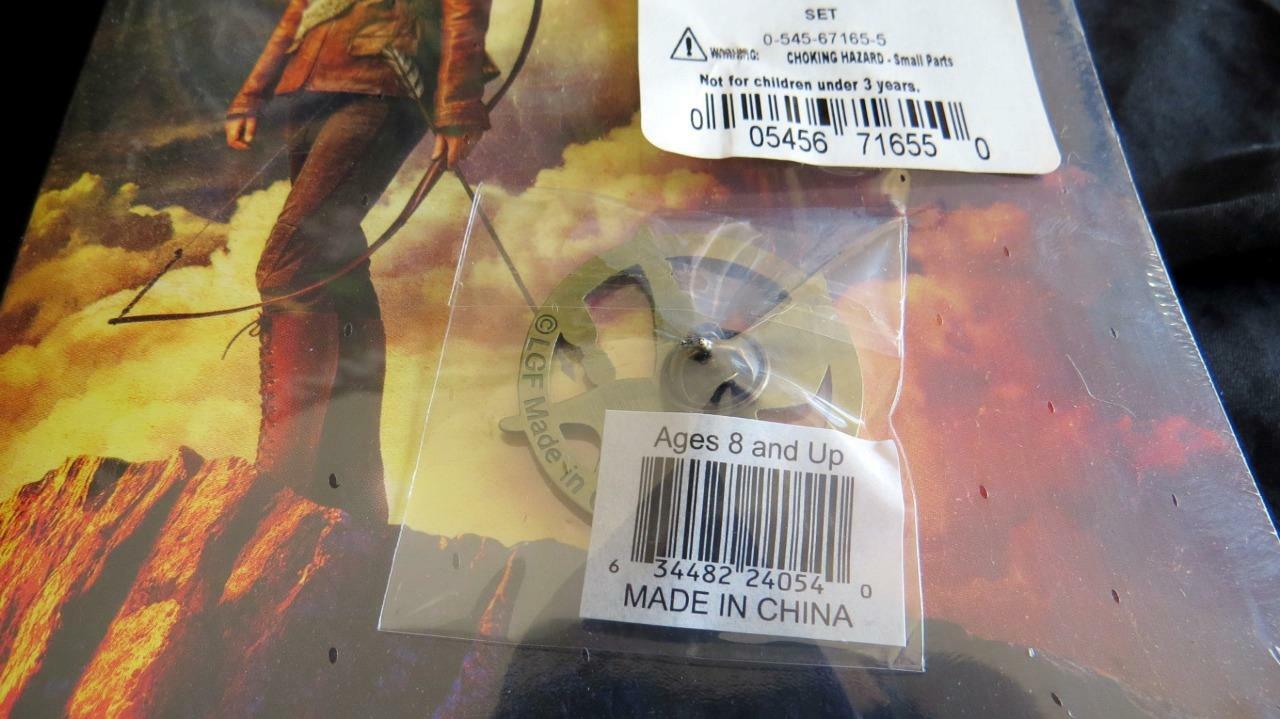 THE HUNGER GAMES CATCHING FIRE BOOK + PIN + POSTER Children’s book Collins New