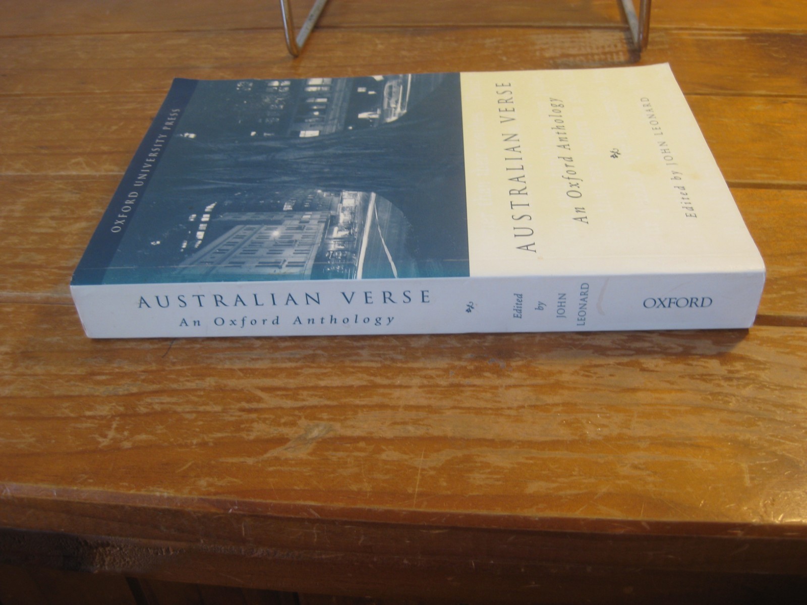 AUSTRALIAN VERSE , AN OXFORD ANTHOLOGY Edited By JOHN LEONARD (1999)