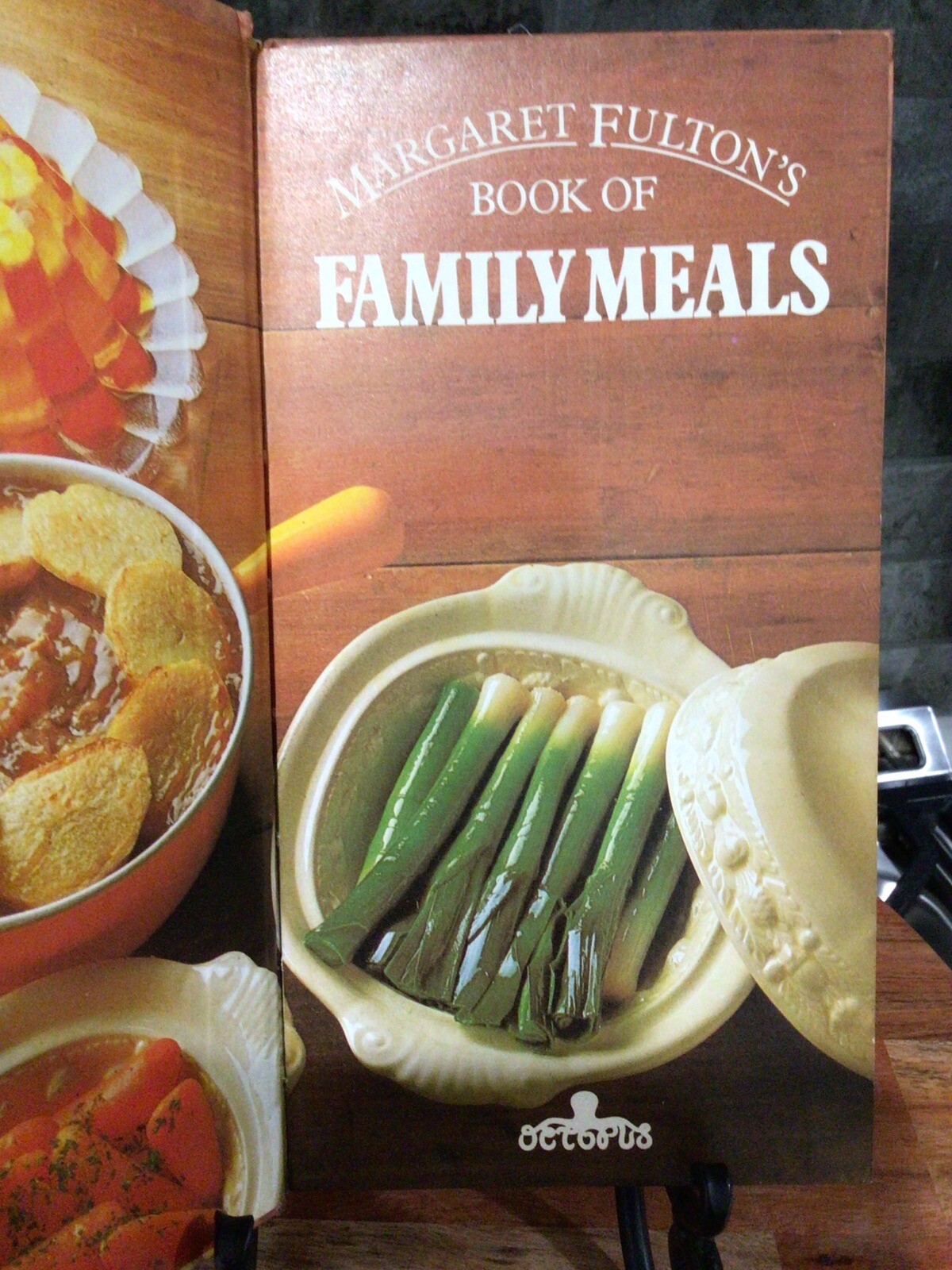 1983 Margaret Fulton’s Book Of Family Meals COOKBOOK 92 pages Vintage