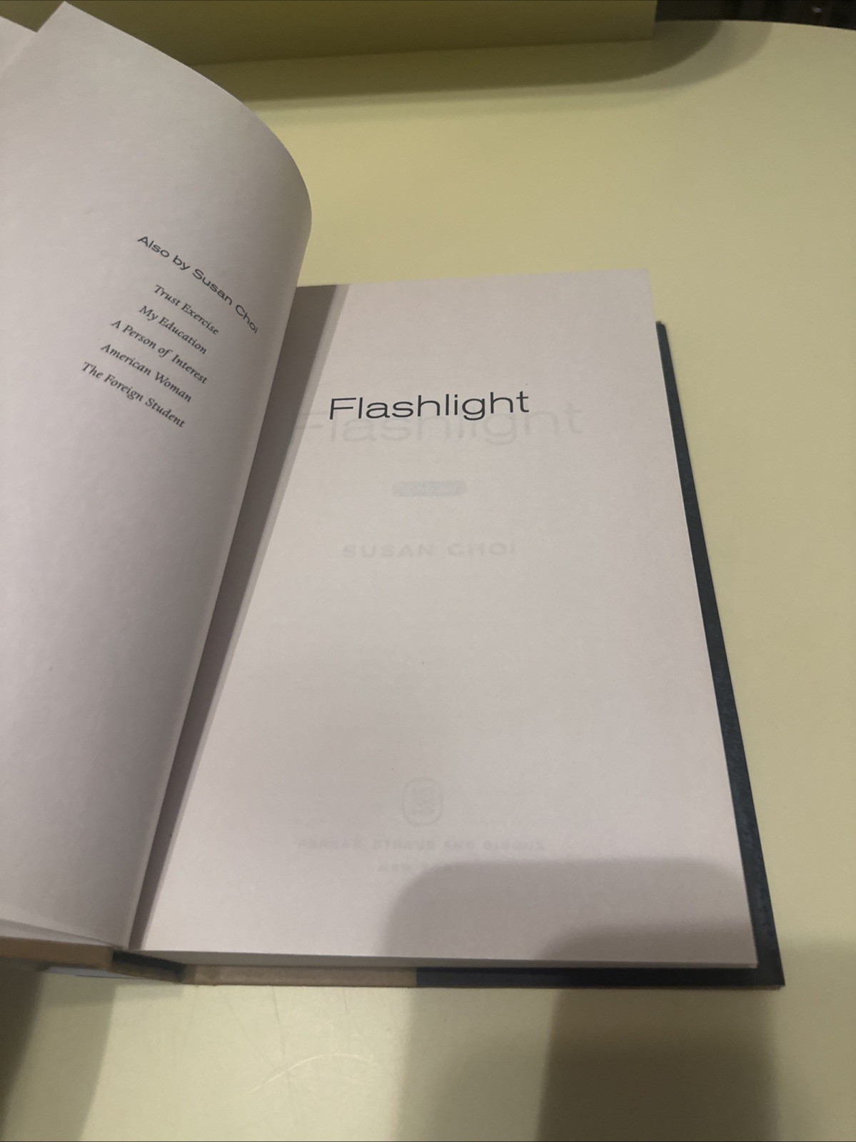 2025 FIRST EDITION FLASHLIGHT SIGNED BY SUSAN CHOI HC COLLECTIBLE BOOK JJ