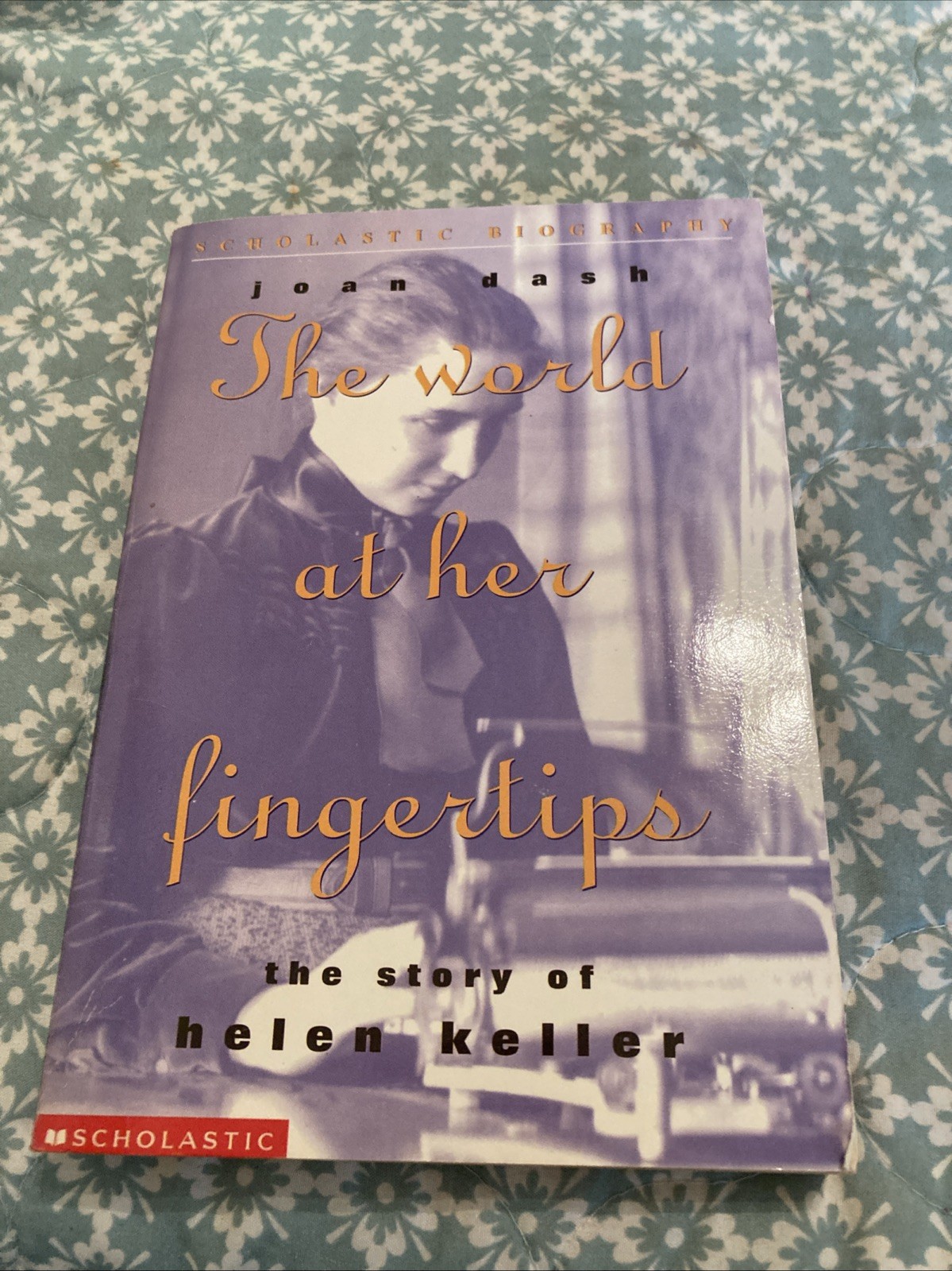 World at Her Fingertips : The Story of Helen Keller by Joan Dash (2002, Mass…