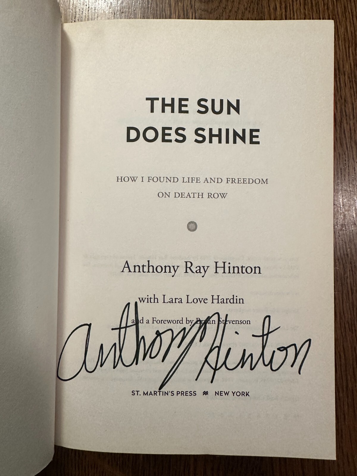 SIGNED The Sun Does Shine by Anthony Ray Hinton (2018, Hardcover) LEGAL MEMOIR