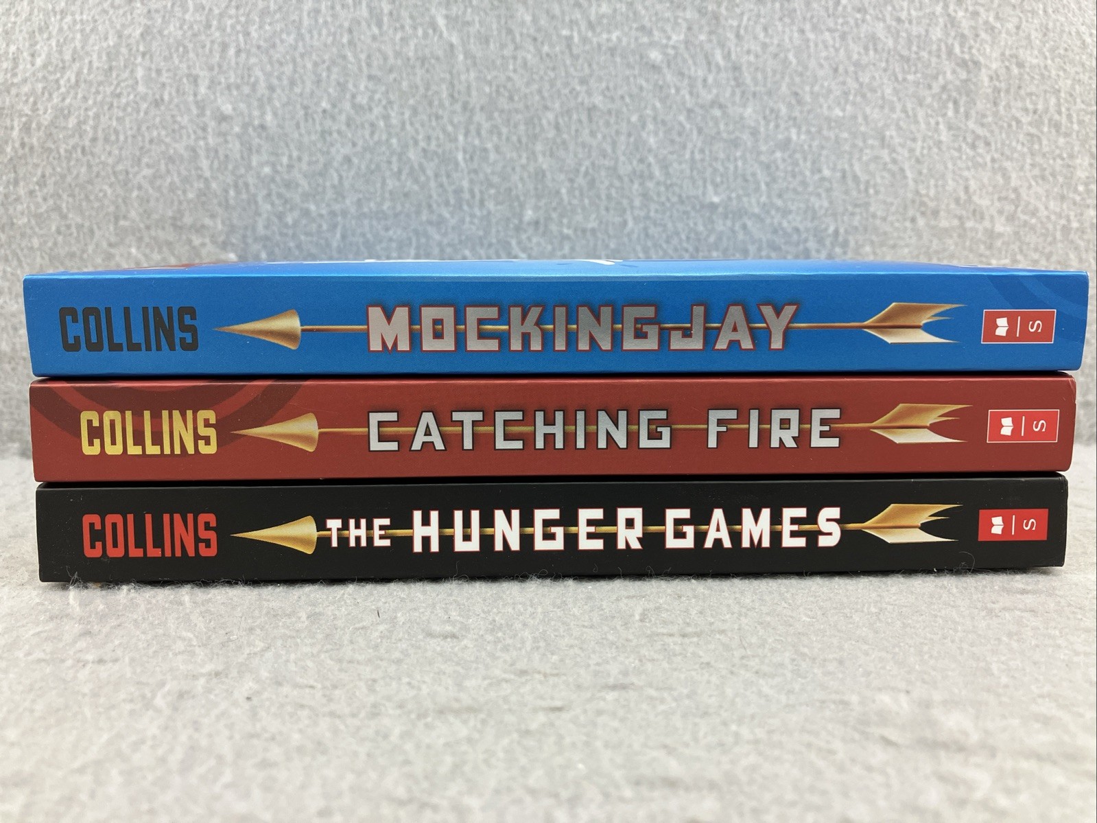 Hunger Games Trilogy Boxed Set Suzanne Collins Paperback 1-3 Volumes Slipcase