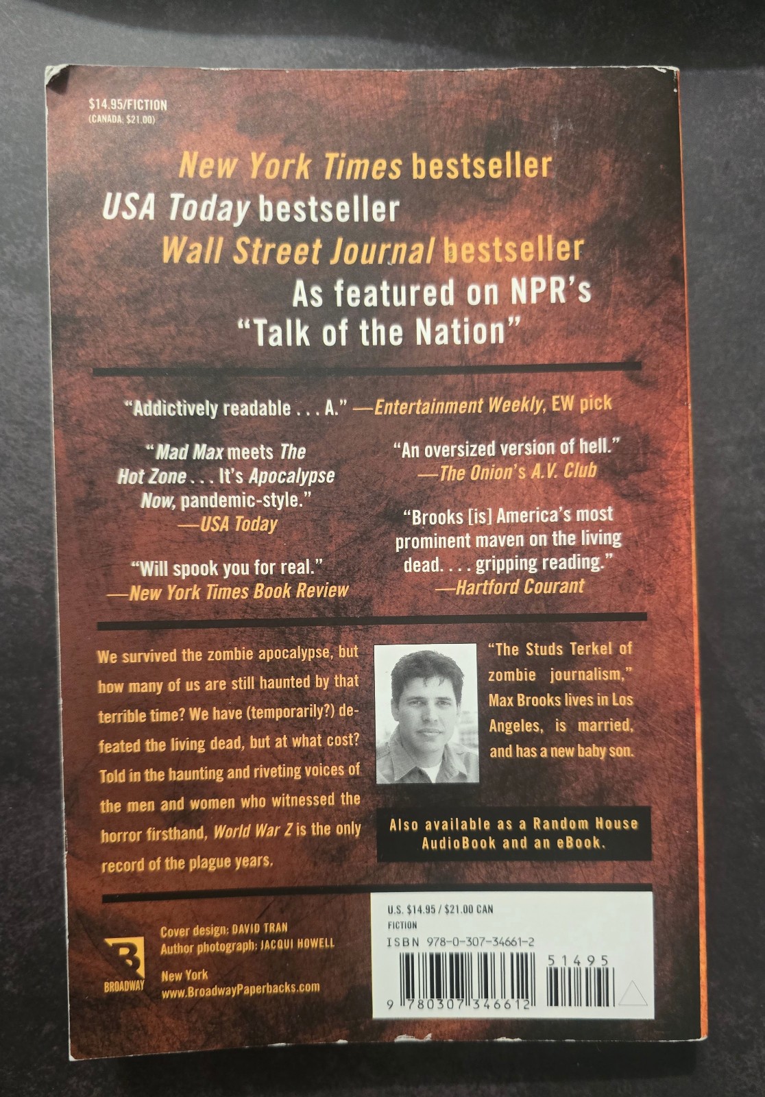 World War Z SIGNED COPY by Max Brooks Paperback GREAT Condition