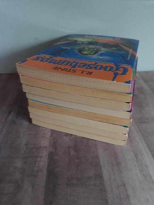Lot of 8 Goosebumps R.L. Stine Paperback Books Book #s & Titles in Photos