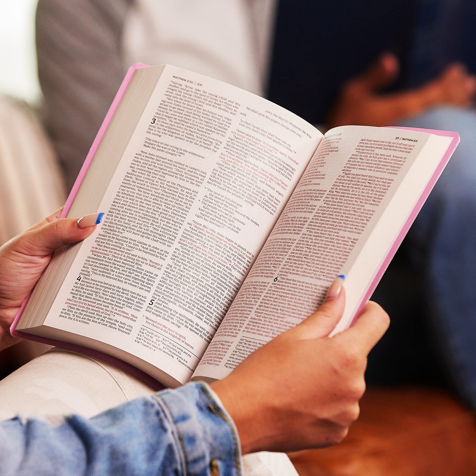 NKJV, Gift and Award Bible, Leather-Look, Burgundy, Red Letter, Comfort Print: