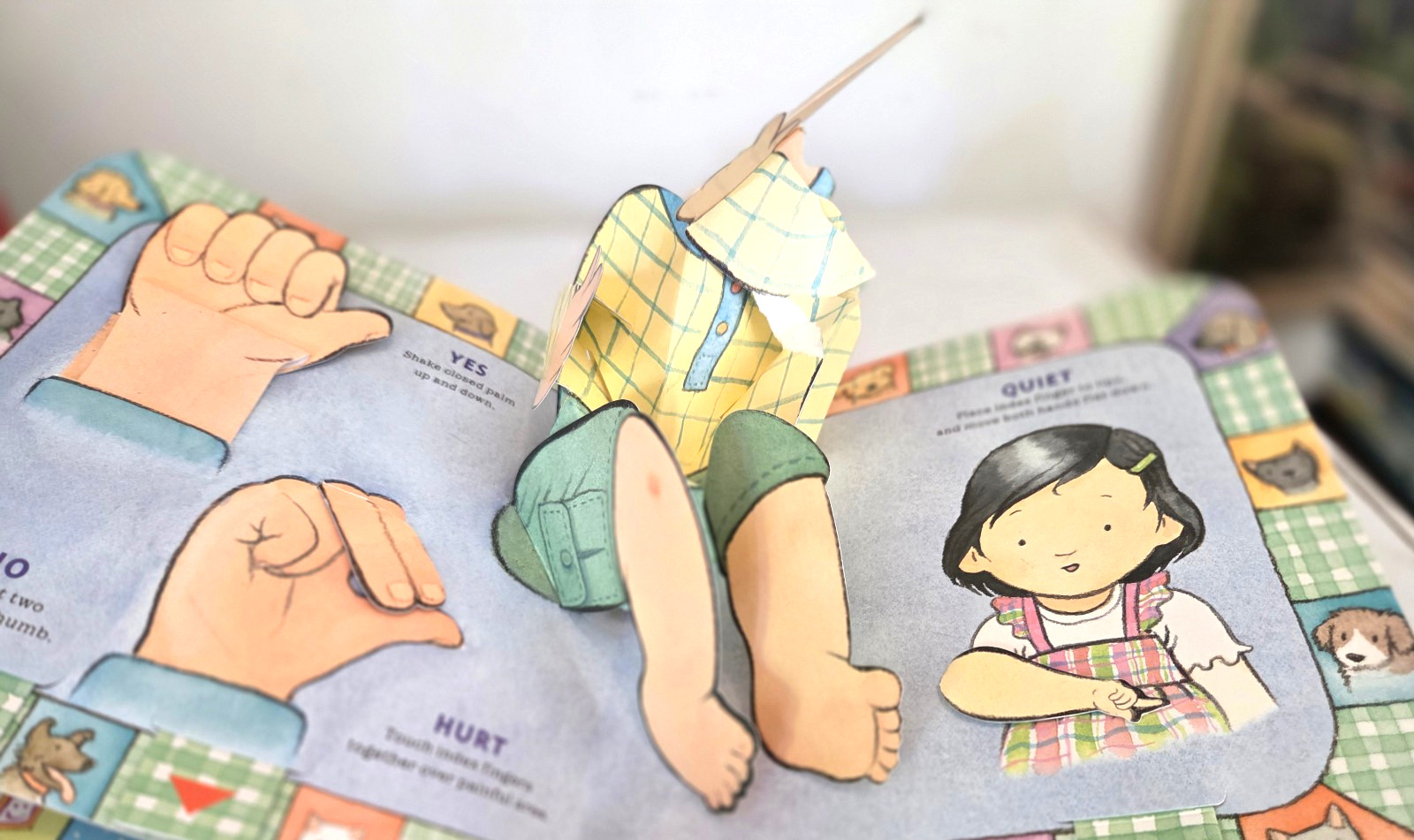 2 Pop-Up Books_ROBERT SABUDA Baby Signs 7×7″_Cookie Count 7″x8″_both like new