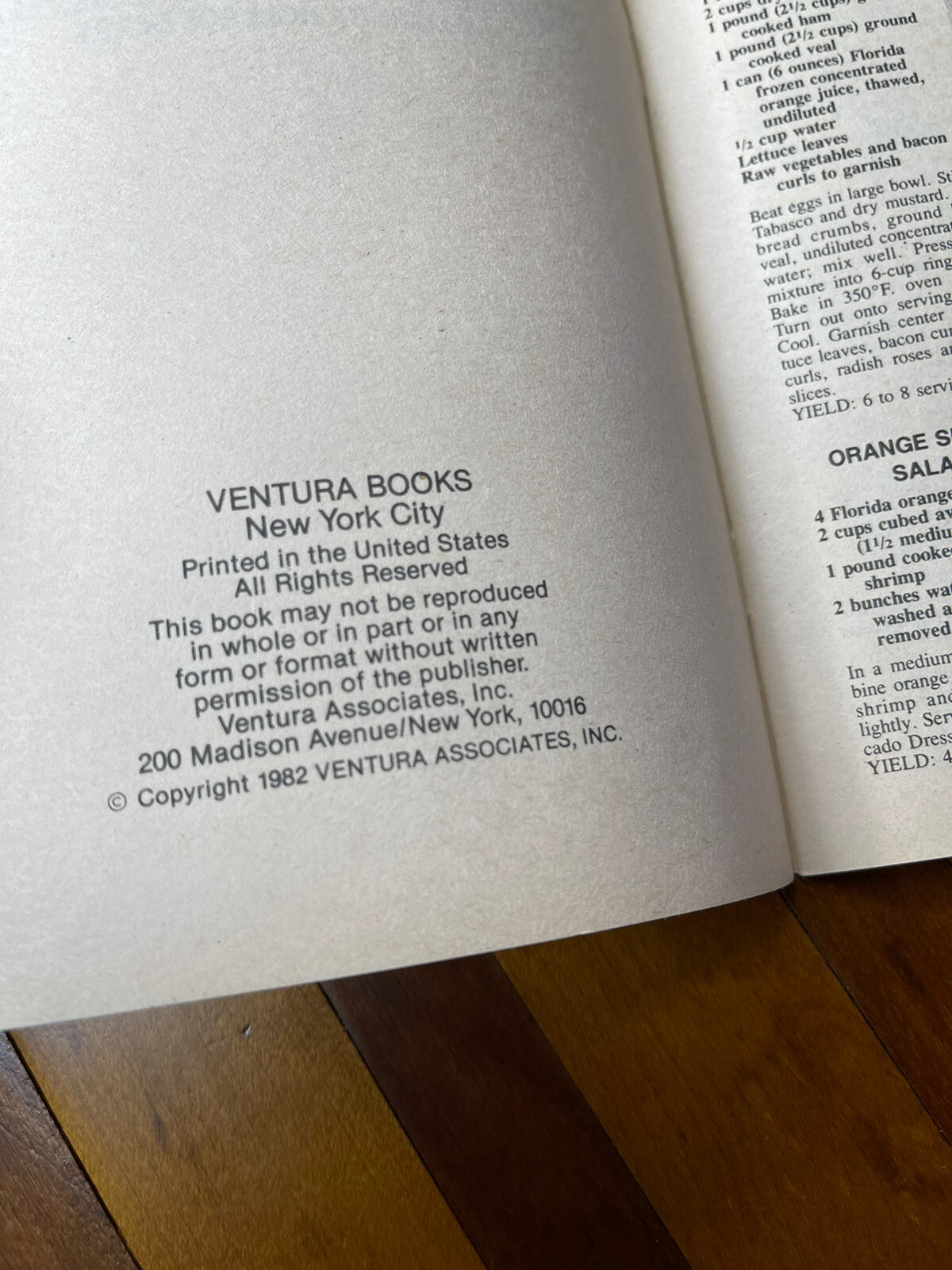 300 Sensational Salads by Lucinda Hollace Berry 1982 Paperback Newpaper Pamphlet
