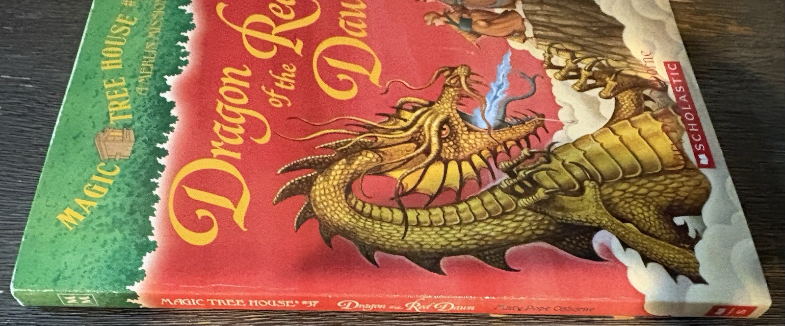 Dragon Of The Red Dawn: Magic Tree House #37/Signature Edition By Mary Pope Osb