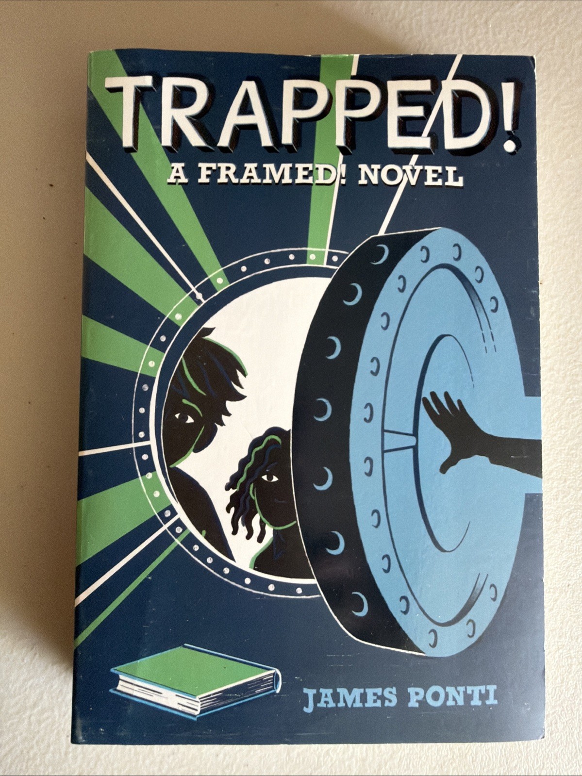 Framed! Crime-Fighting Collection (Boxed Set) : Framed!; Vanished!; Trapped! by
