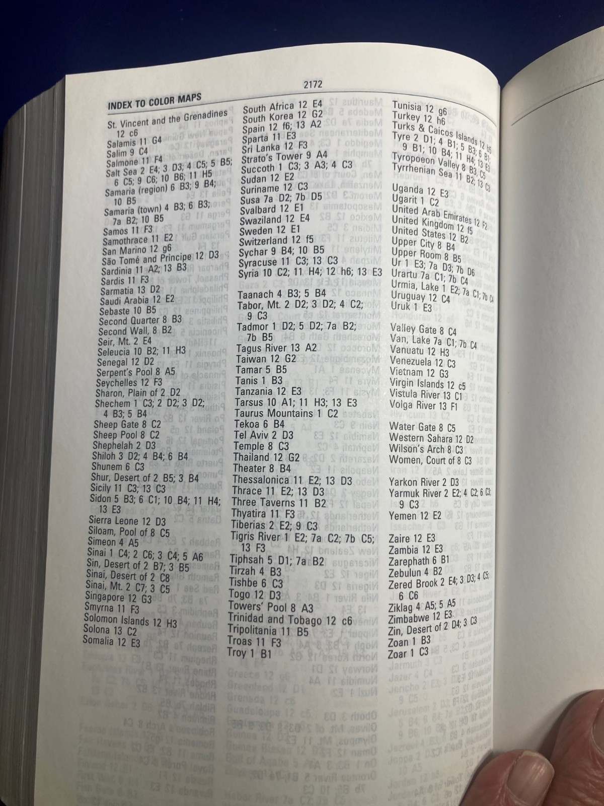 ZONDERVAN NIV Study Bible, Personal Size – Paperback DONALD BURDICK