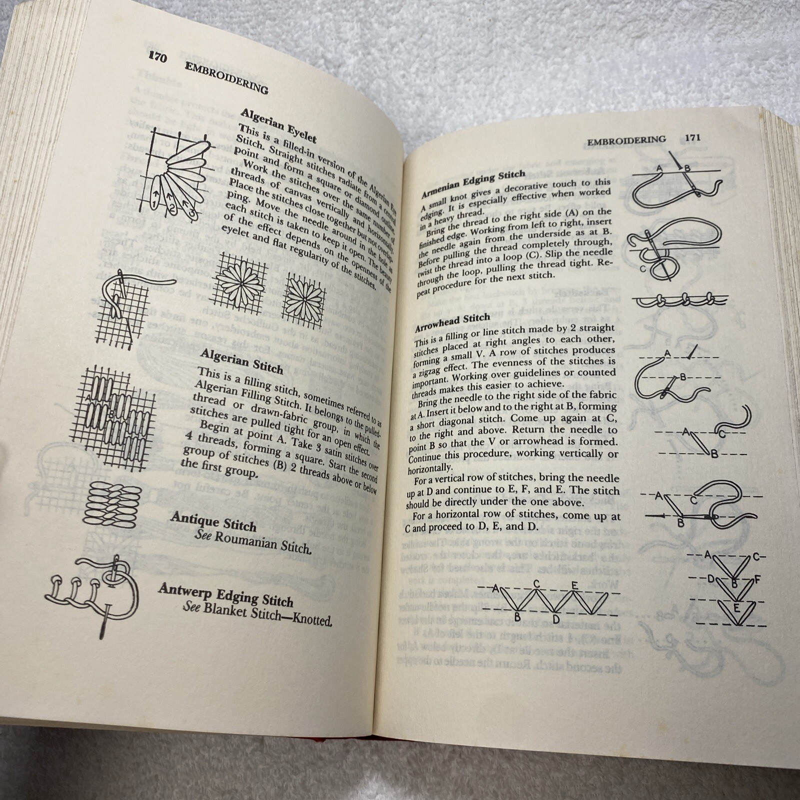 Vintage The Complete Encyclopedia of Stitchery by Mildred Graves Ryan 1979 HC DJ