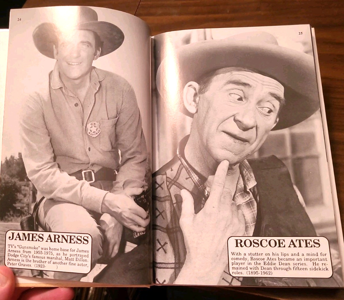 Round-Up : A Pictorial History of Western Movie and Television Stars Through…