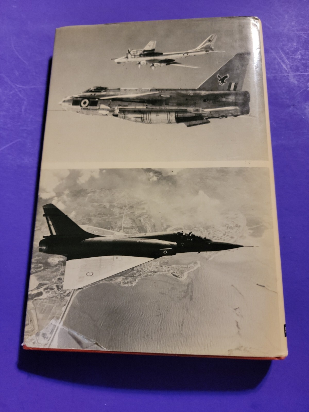 Military Aircraft of the World – 223 pages, BW Photos