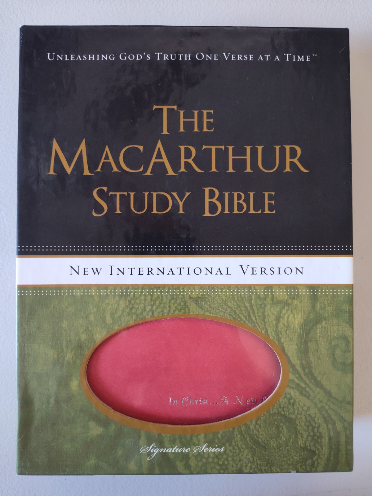 The MacArthur Study Bible: NIV Sunset Pink Leathersoft in Box Clean 2013