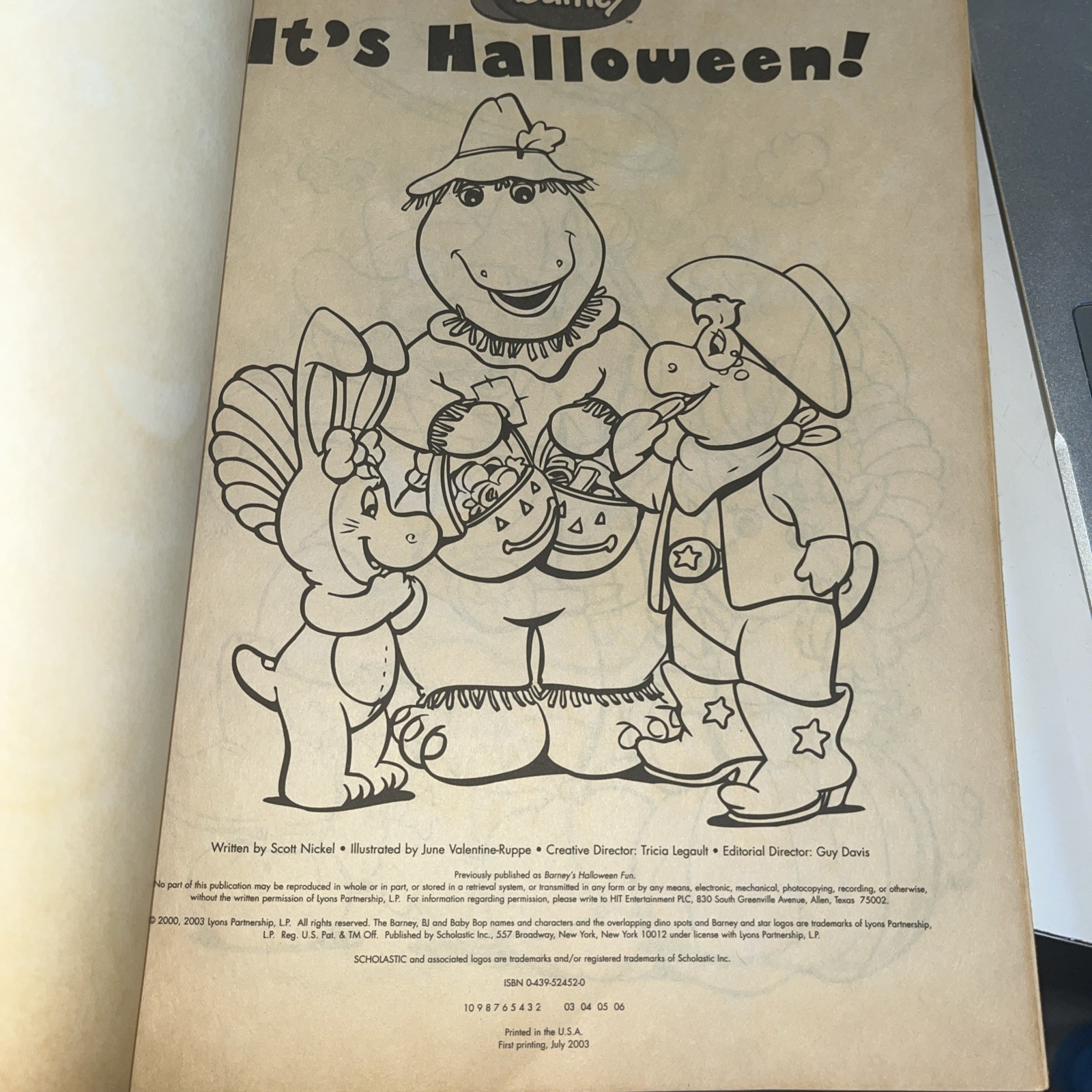 Scholastic Inc Barney: It’s Halloween