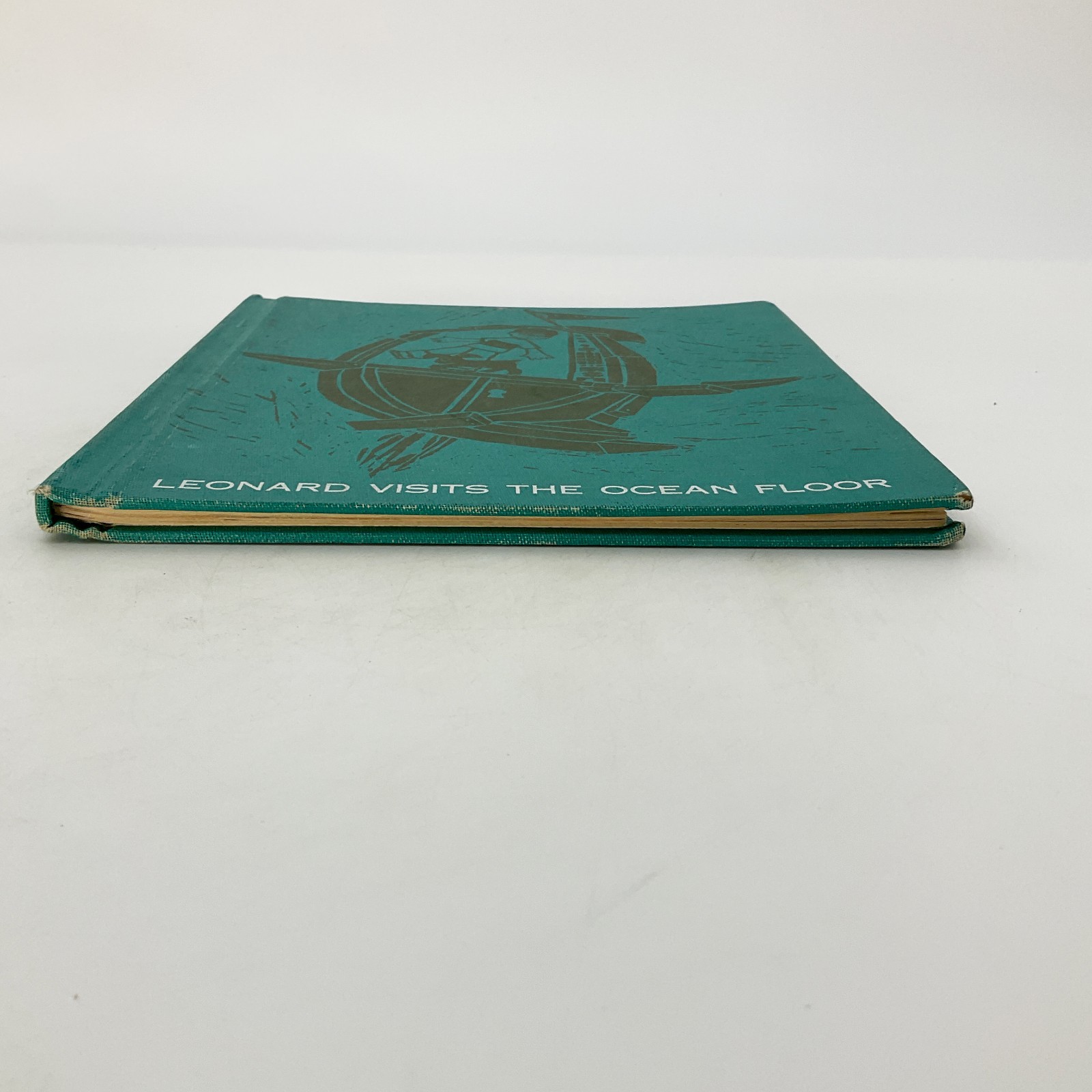 Leonard Visits the Ocean Floor Marine Life Hardcover Book Gene Darby 1965