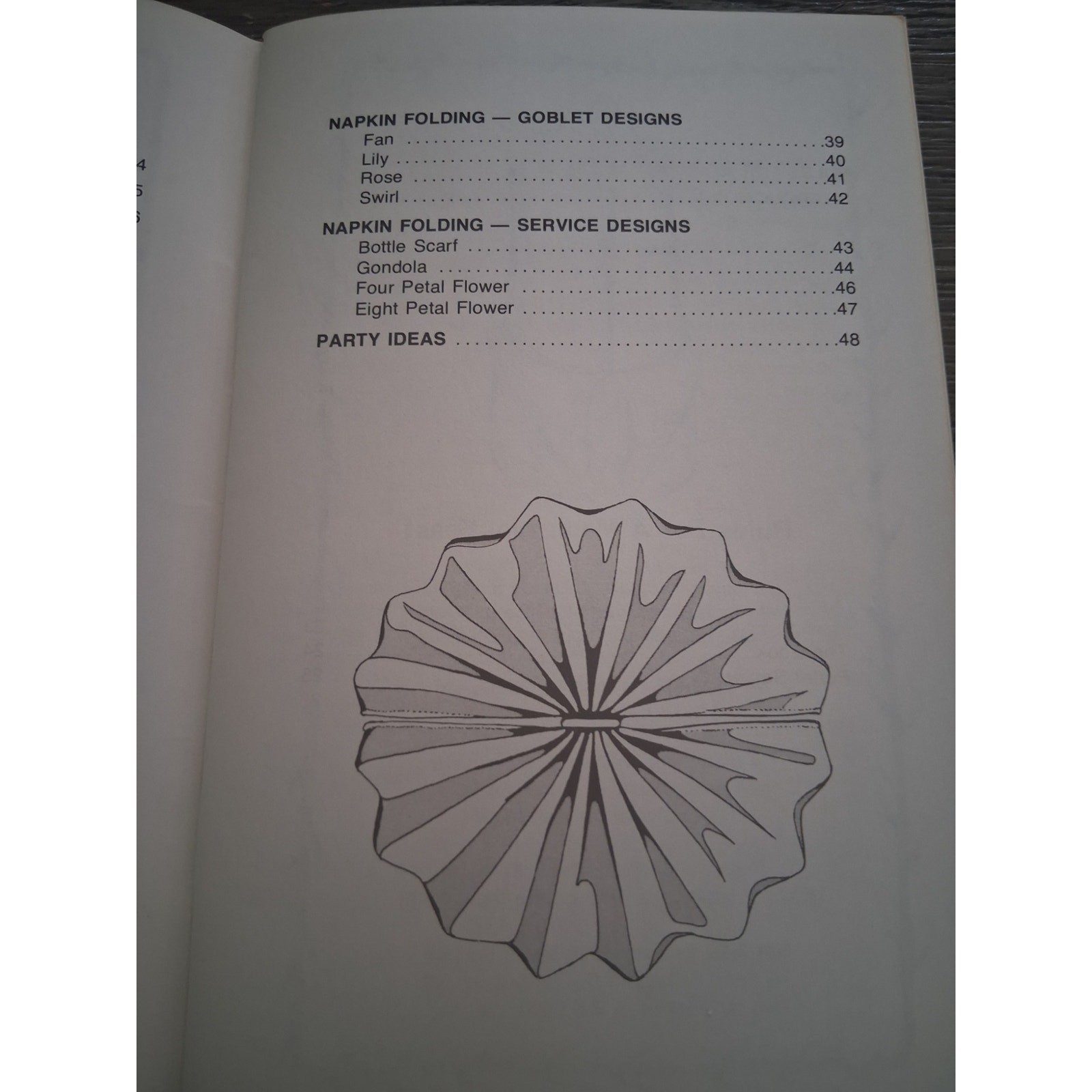 Napkin Folding Book, Instruction by Irena Chalmers (How to fold Napkins)