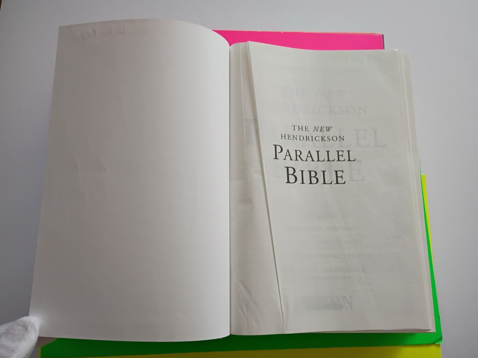 Hendrickson Parallel Bible-PR-KJV/NKJV/NIV/NLT by Hendrickson Publishers…