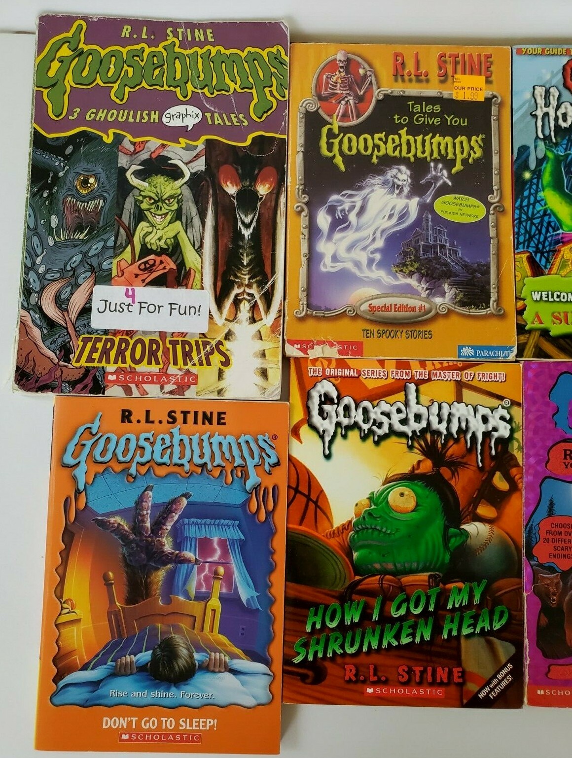 Lot of 10: 7 Goosebumps (1990s), 2 Horrorland (2000s), 1 Graphic Novel (1995)