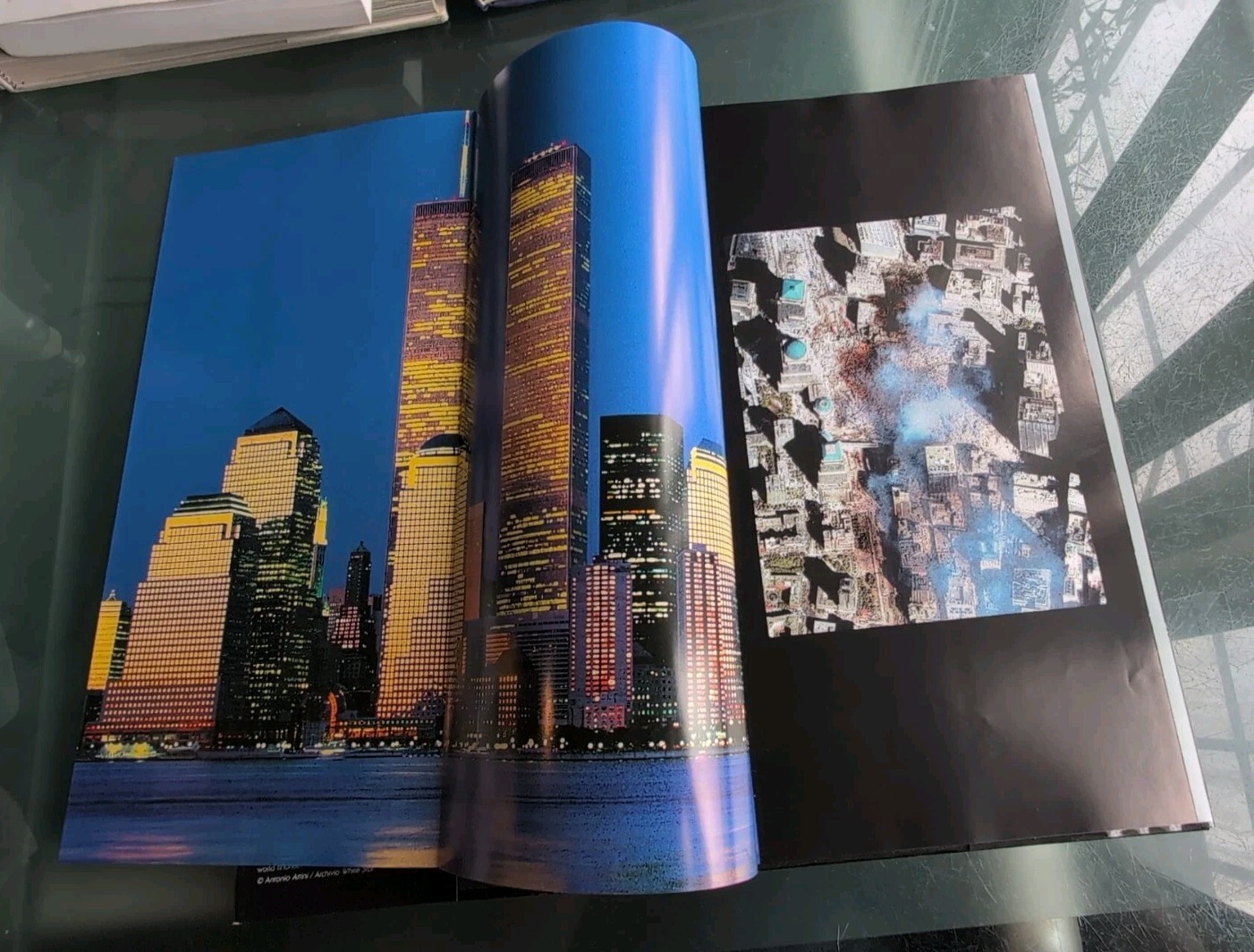 World Trade Center Oversized ( Tall ) HC Book Photos 9/11 Foldout Pages EXC Cond