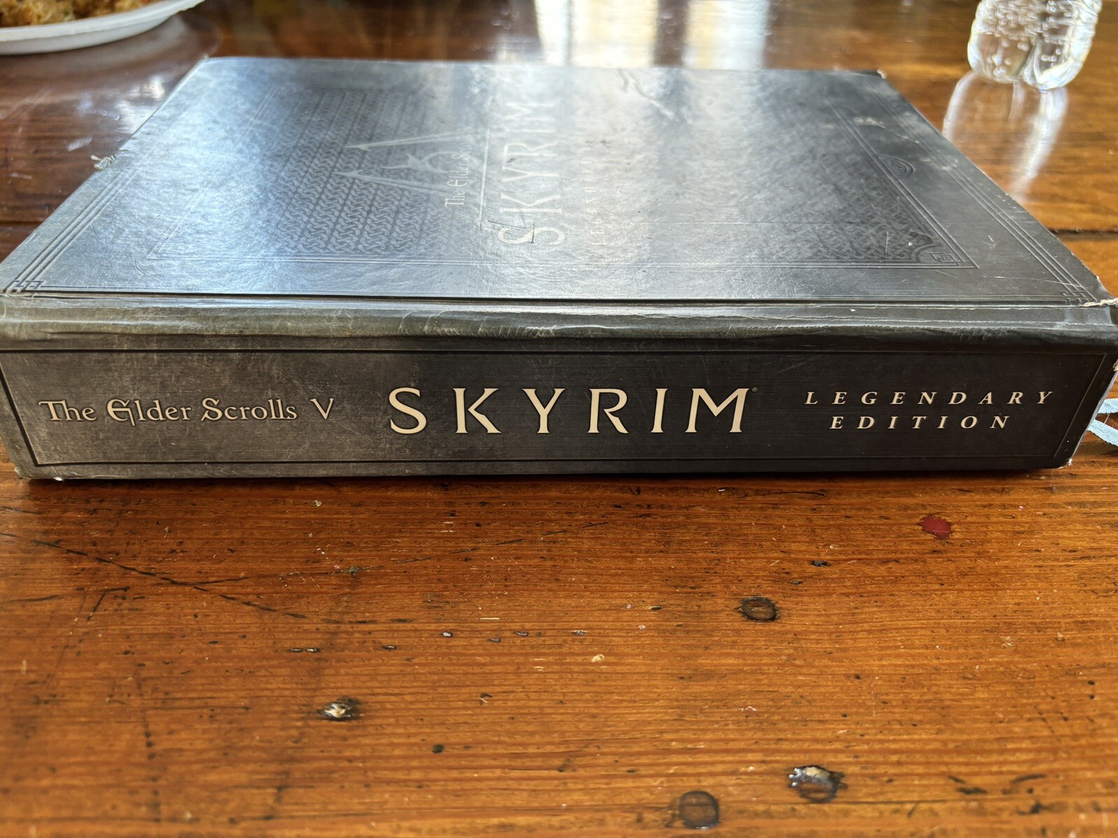 Hardcover The Elder Scrolls Skyrim Legendary Edition: Map attached