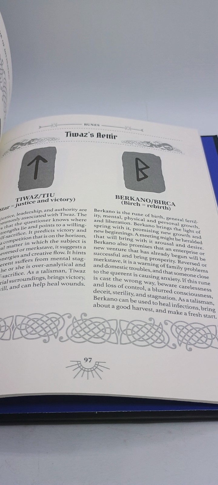 Divination, A guide to predicting the future Michael Johnstone The occult
