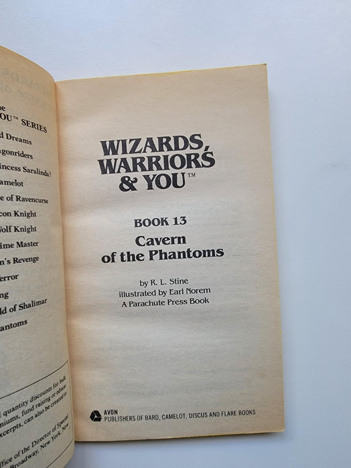 WIZARDS WARRIORS & YOU #13 CAVERN OF THE PHANTOMS R.L. Stine Avon 1st 1986