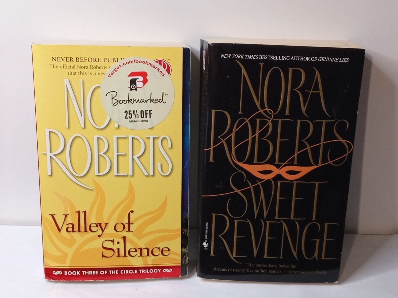Mixed Lot of 7 Nora Roberts Books #NR2/2
