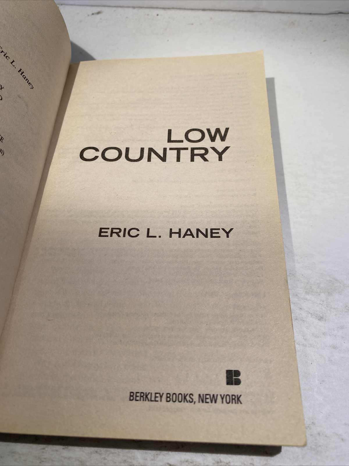 Low Country – Eric L. Haney (2010, Paperback)