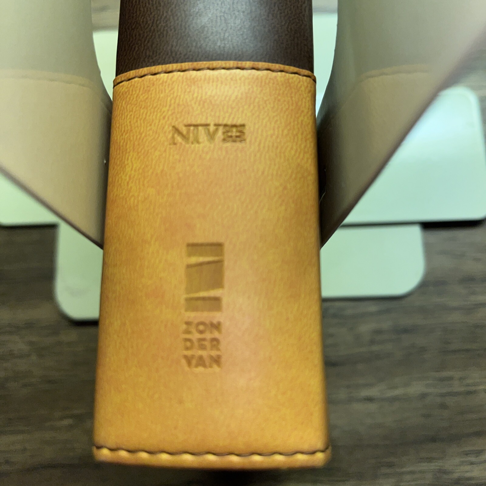 LARGE PRINT Zondervan NIV Church Bible 2011 Italian Duo-Tone Brown / Tan CLEAN