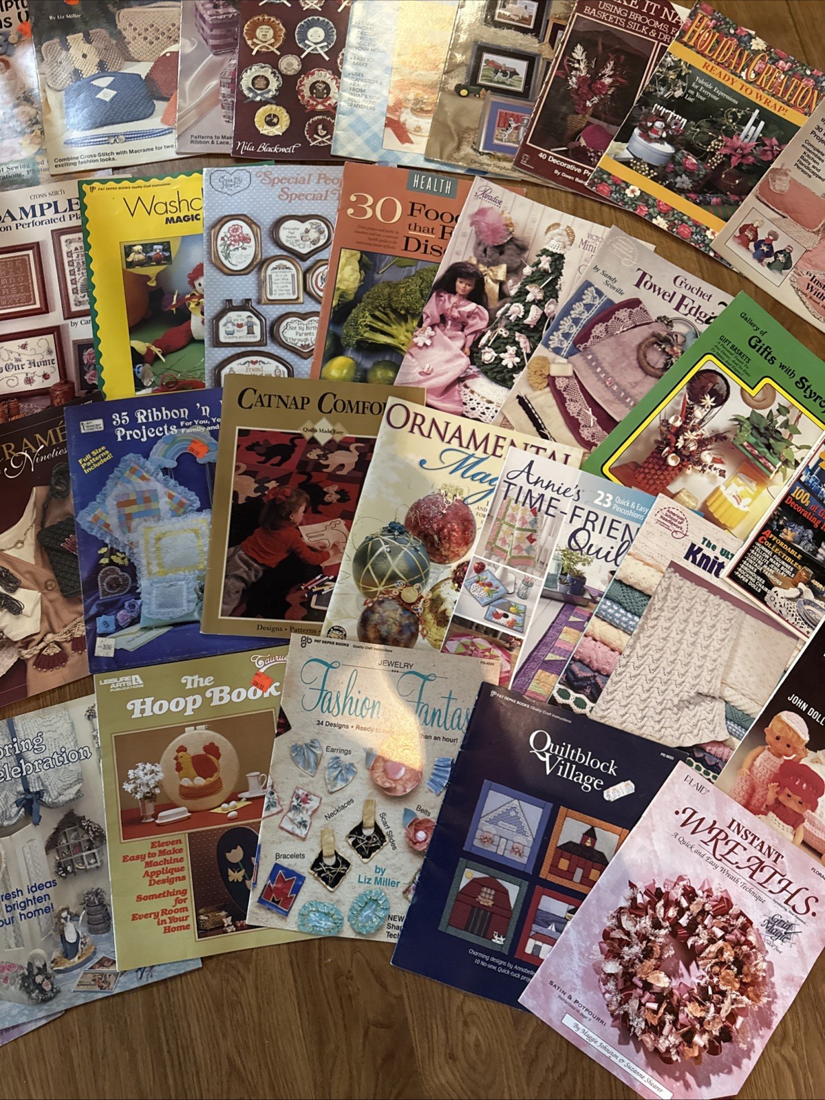 Huge Lot of 41 Arts & Craft Leaflets/Booklets/Mixed Variety of Crafting & Stitch