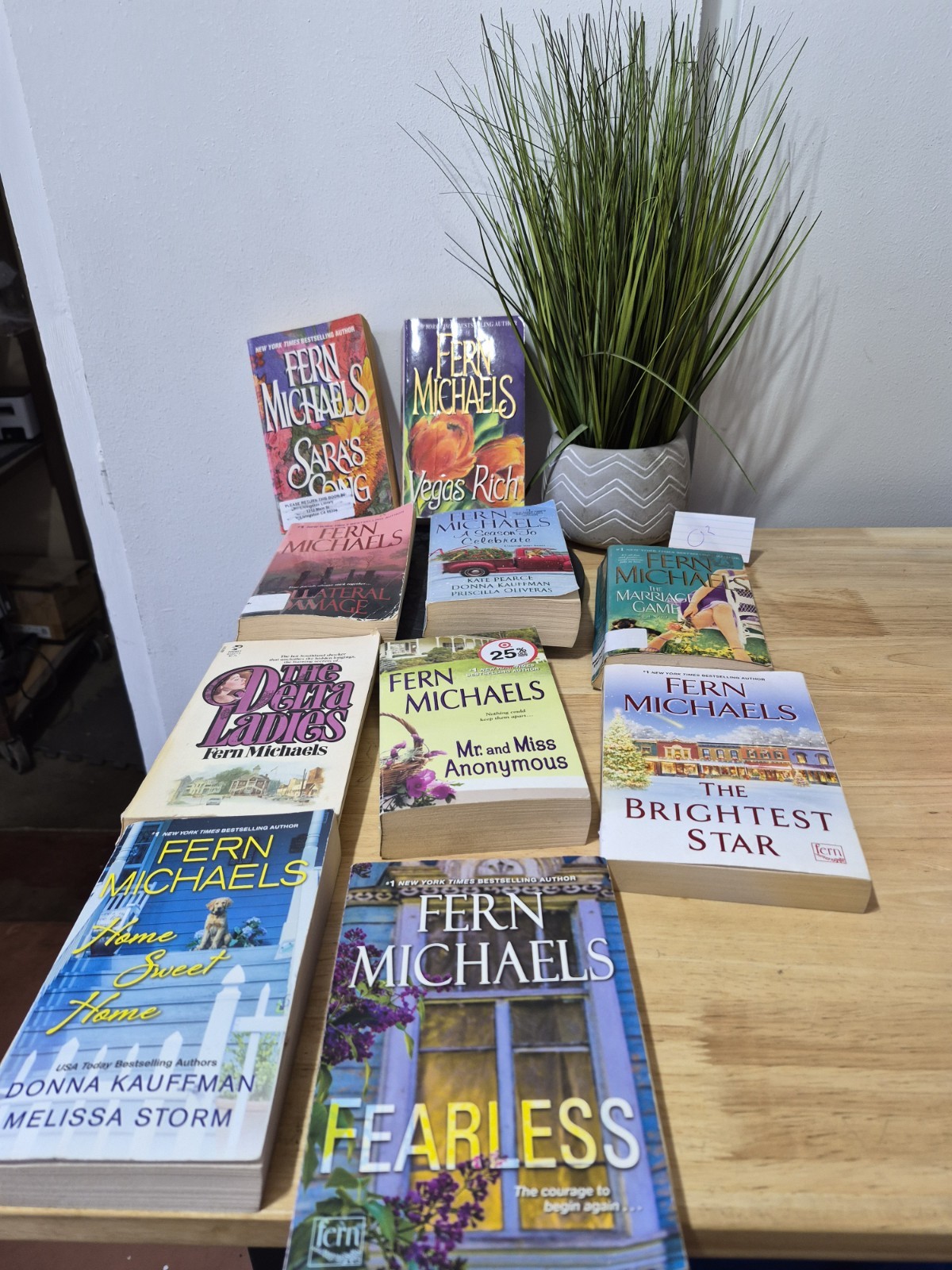 Lot of 10 Fern Michaels Paperback Books TITLES SEEN