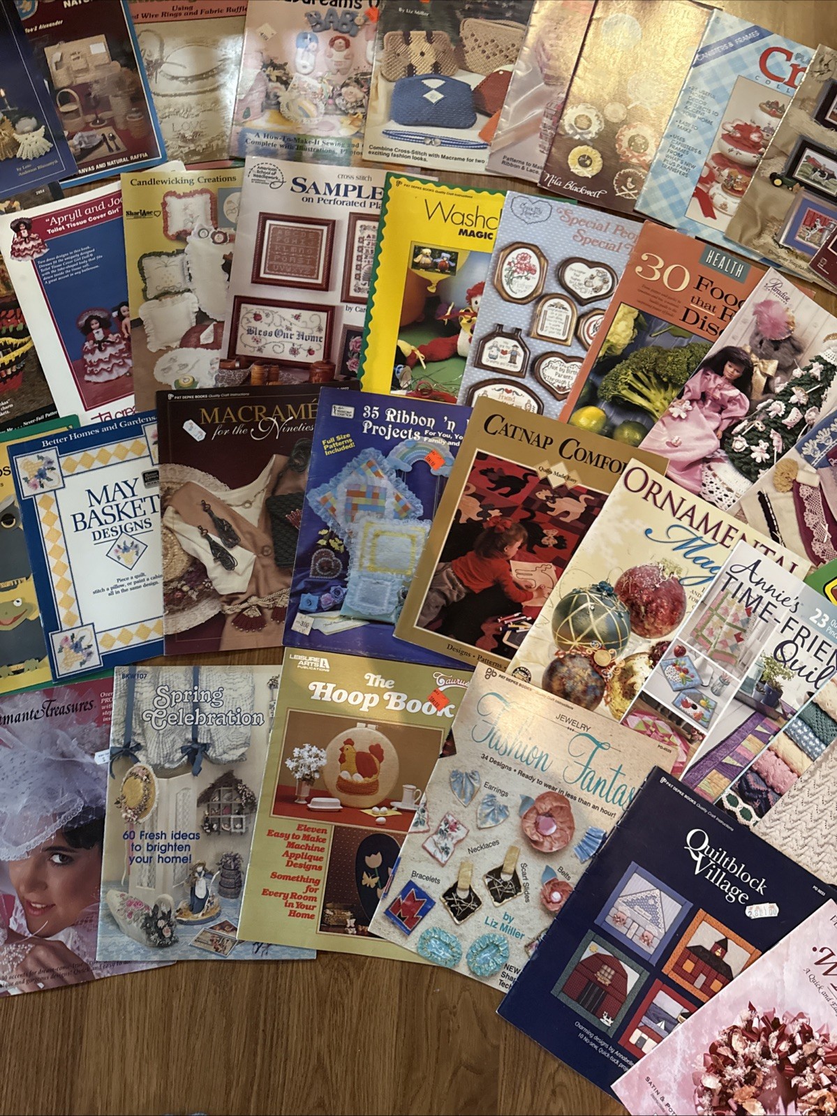 Huge Lot of 41 Arts & Craft Leaflets/Booklets/Mixed Variety of Crafting & Stitch